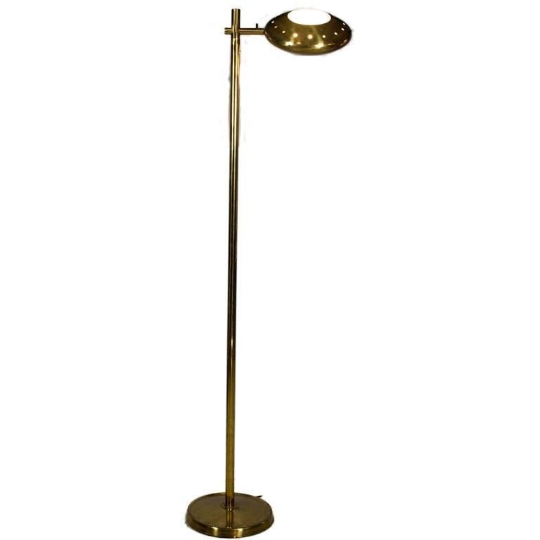 Rare floor lamp, design Fontana Arte attributed Max Ingrand, 1950
Brass structure, glass diffuser, and Directional, this is a very rare model, designed by Max Ingrand, in excellent condition. Original lamp switch.
See publication photo. (Fontana