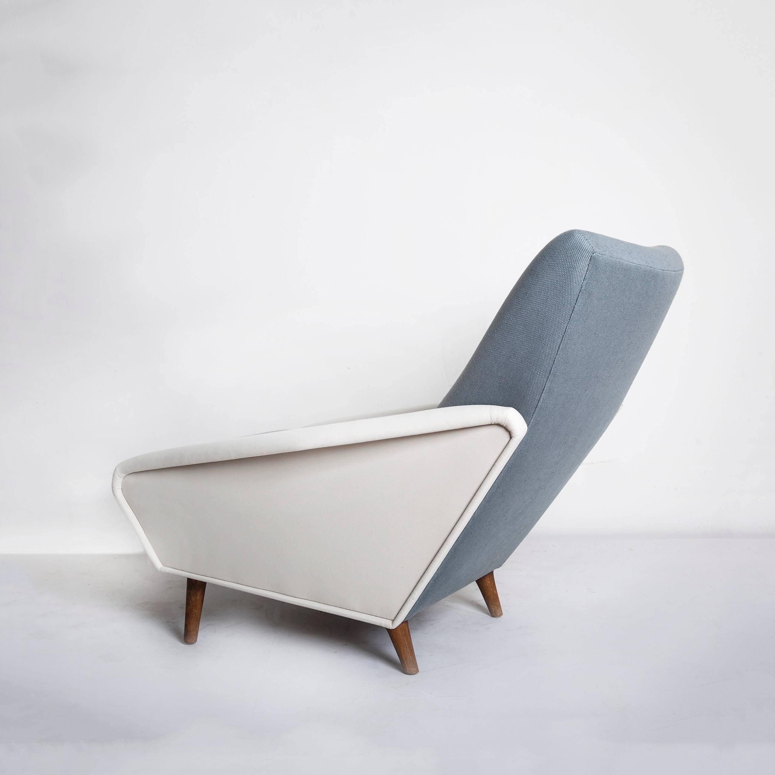 Modern Model No. 807 Distex Lounge Chair by Gio Ponti