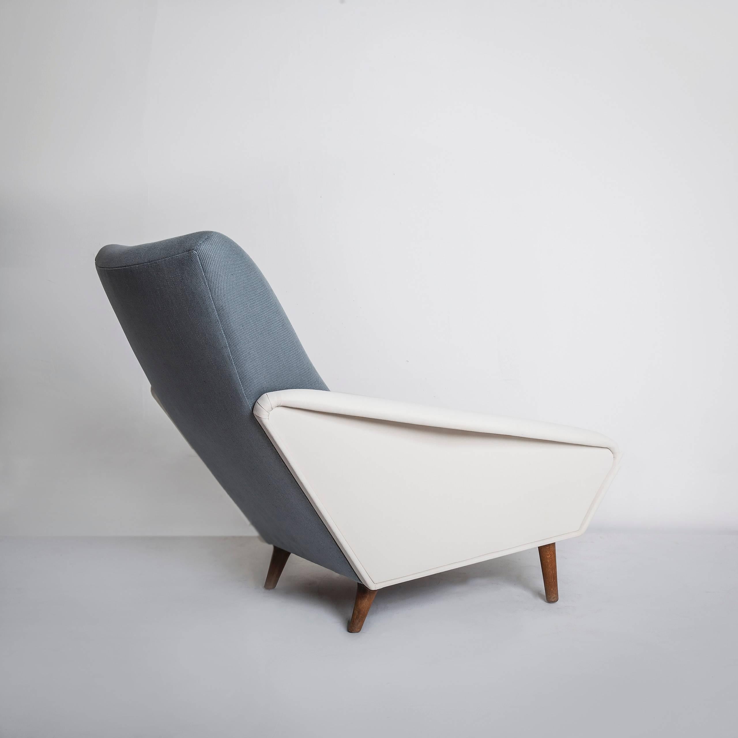 Model No. 807 Distex Lounge Chair by Gio Ponti In Excellent Condition In Sag Harbor, NY