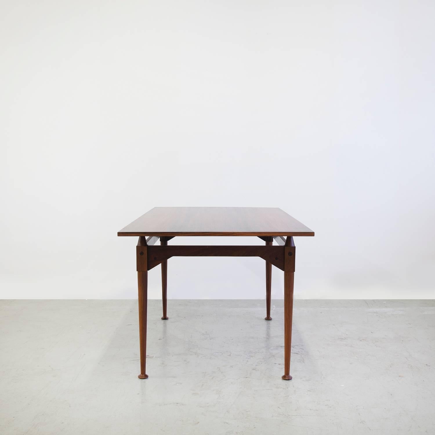 demountable dining table