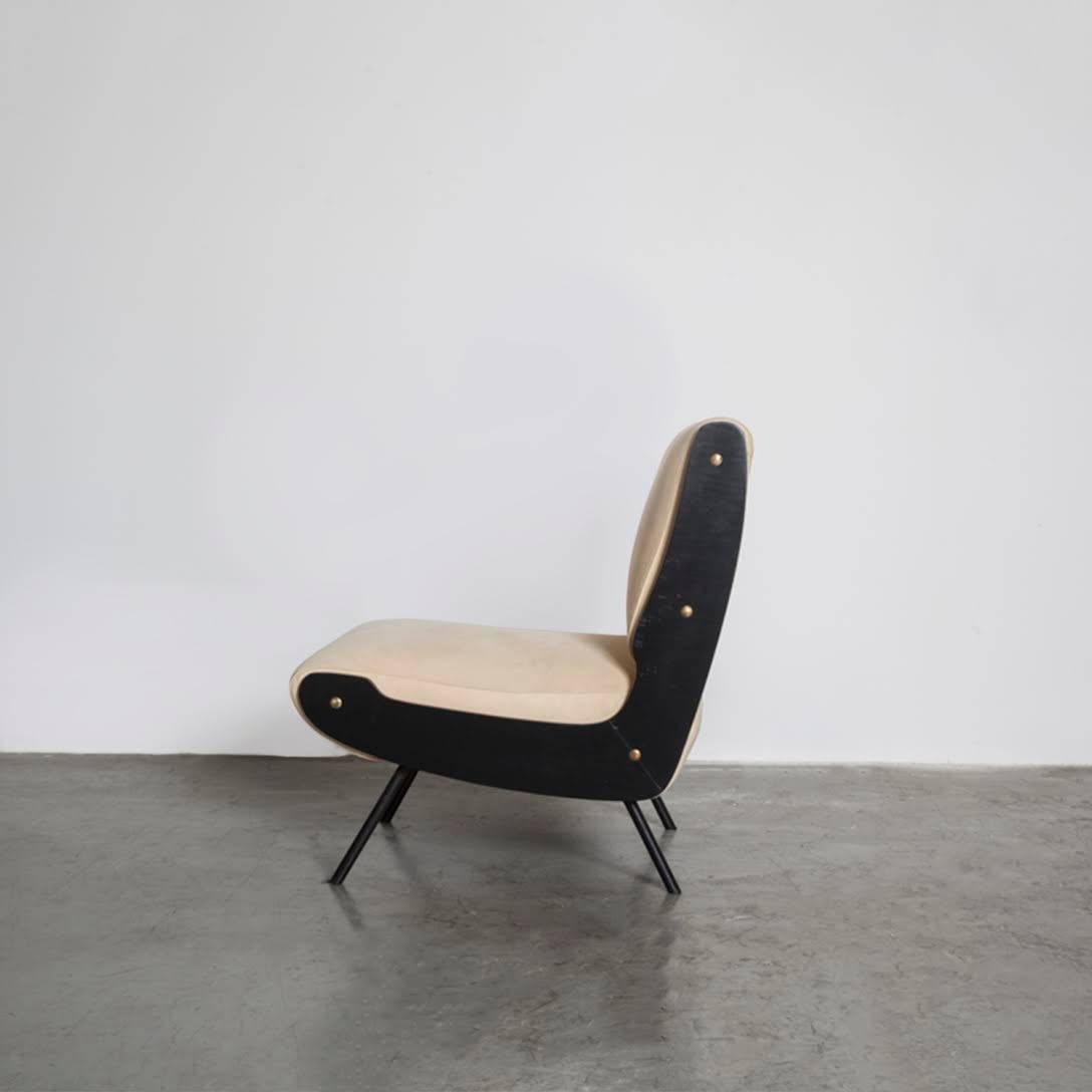 Model No. 836 Lounge Chair by Gianfranco Frattini In Excellent Condition In Sag Harbor, NY