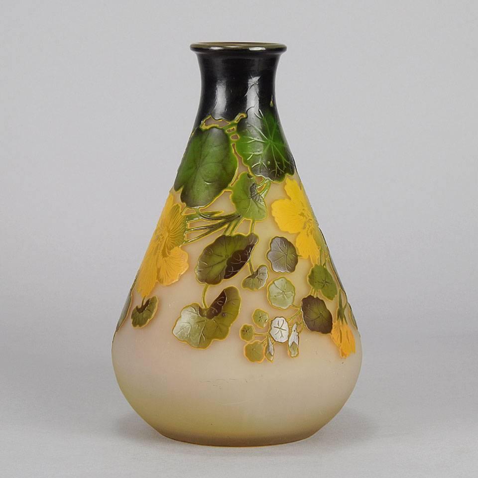 Yellow Flower Vase In Excellent Condition For Sale In London, GB