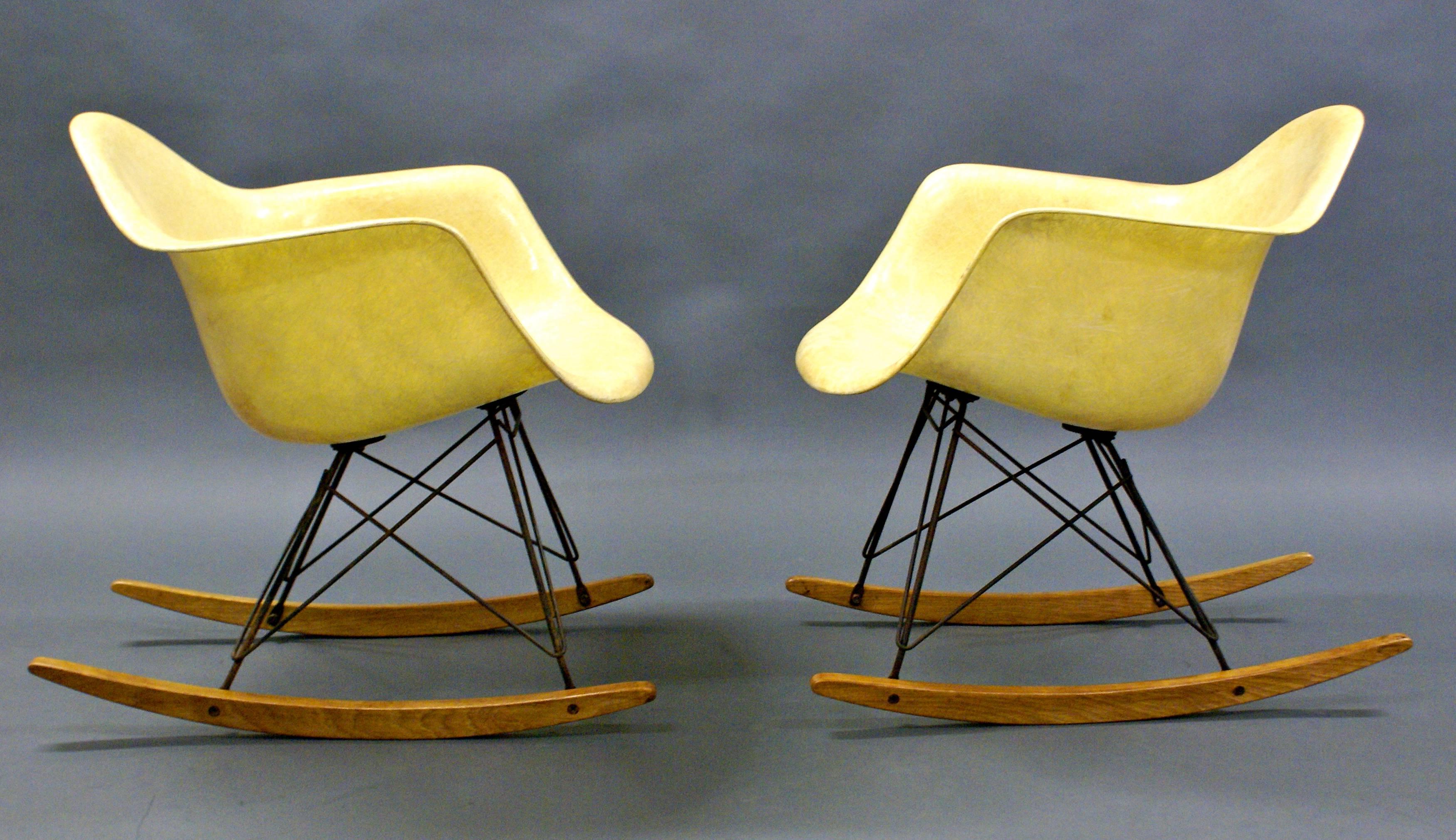 Mid-Century Modern Pair of Early Rope Edge RAR Chairs by Charles and Ray Eames