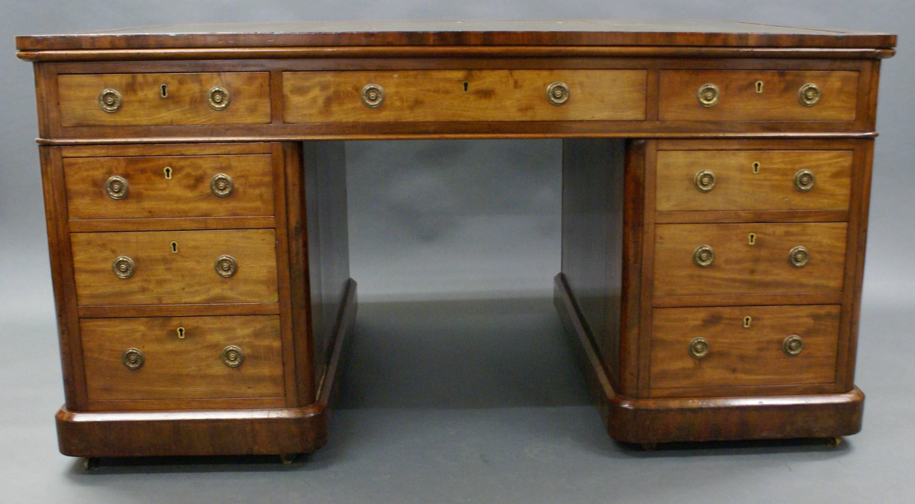 Mid-19th Century Impressive Early Victorian Partners Desk For Sale