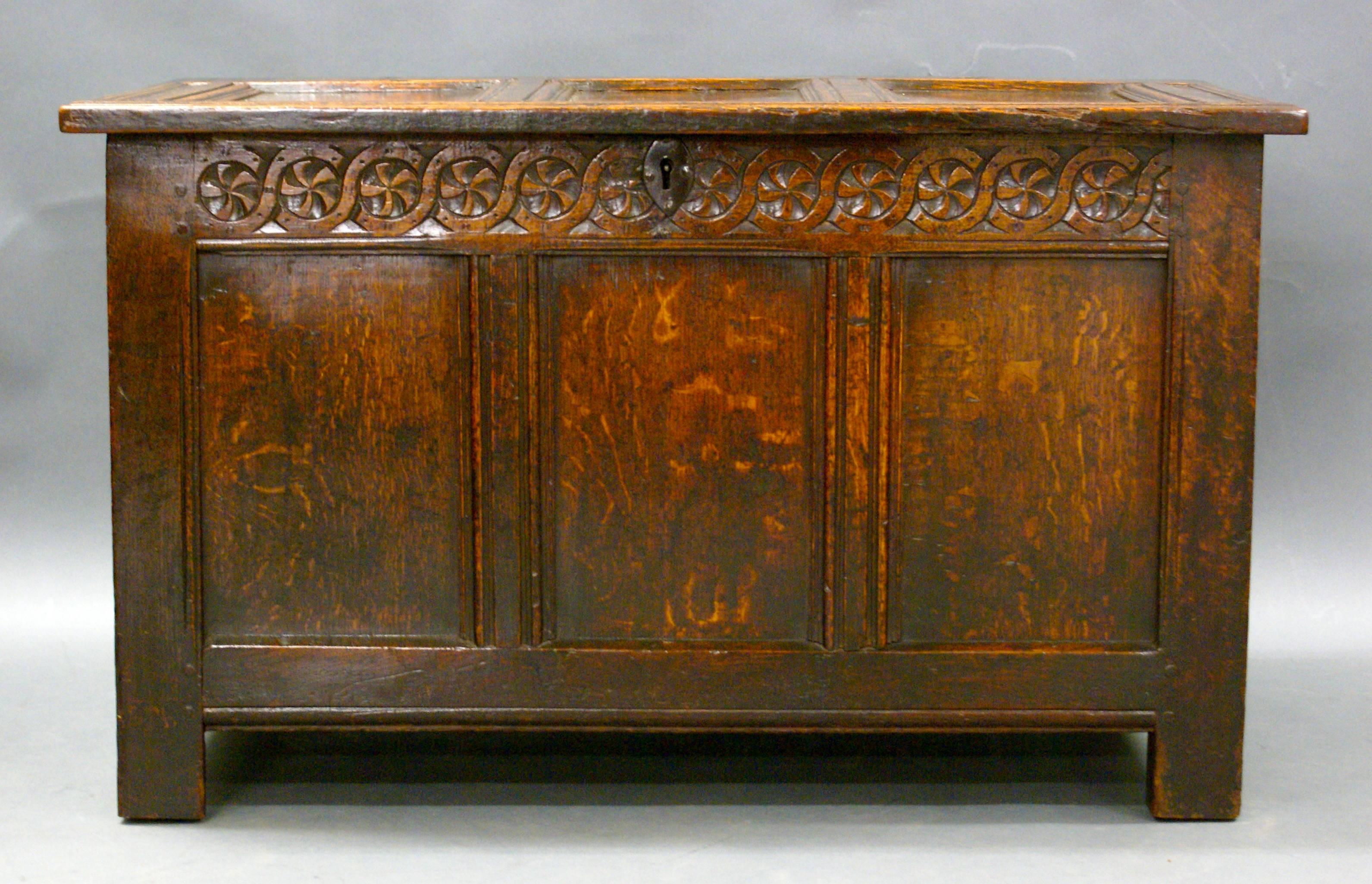 Late 17th Century, Charles II, Oak Joined Coffer In Good Condition For Sale In Sundridge, GB