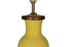 Paire de lampes de table en porcelaine française à glaçure craquelée jaune, vers 1900