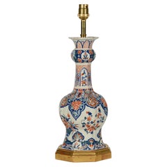 Petite lampe de table antique de style Delft, avec pied doré, vers 1700