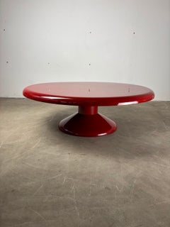 Vico Magistretti, Mezza Tessera, grande table basse produite par Artemide