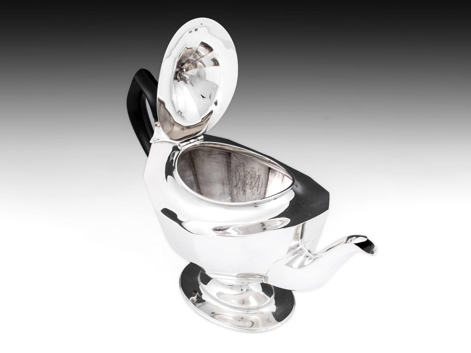 Art Deco Sterling Silver Tea Set with Ebony Handles, 20th Century In Good Condition For Sale In Northampton, United Kingdom