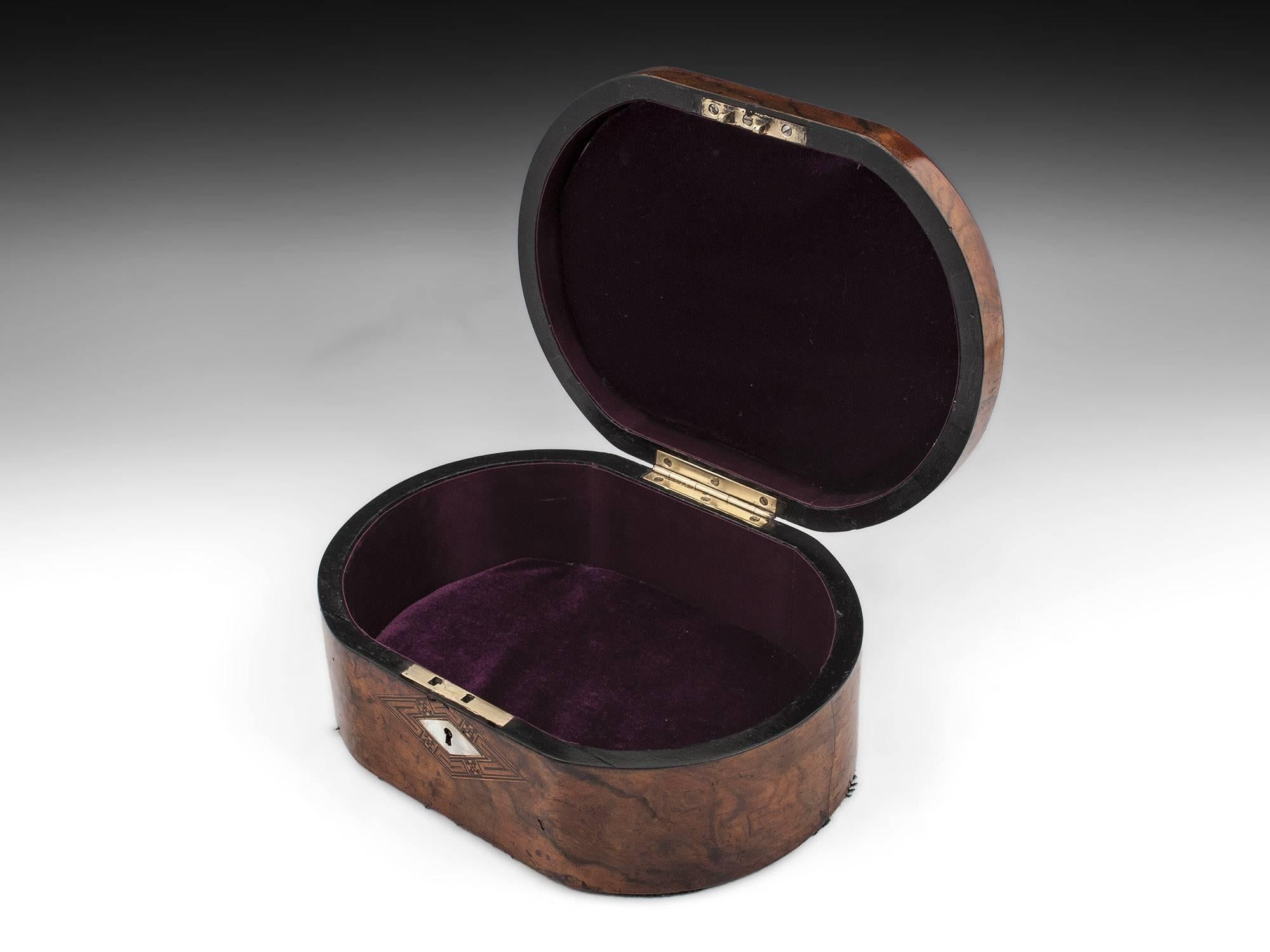 Antique Figured Walnut Oval Jewelry Box, 19th Century 2