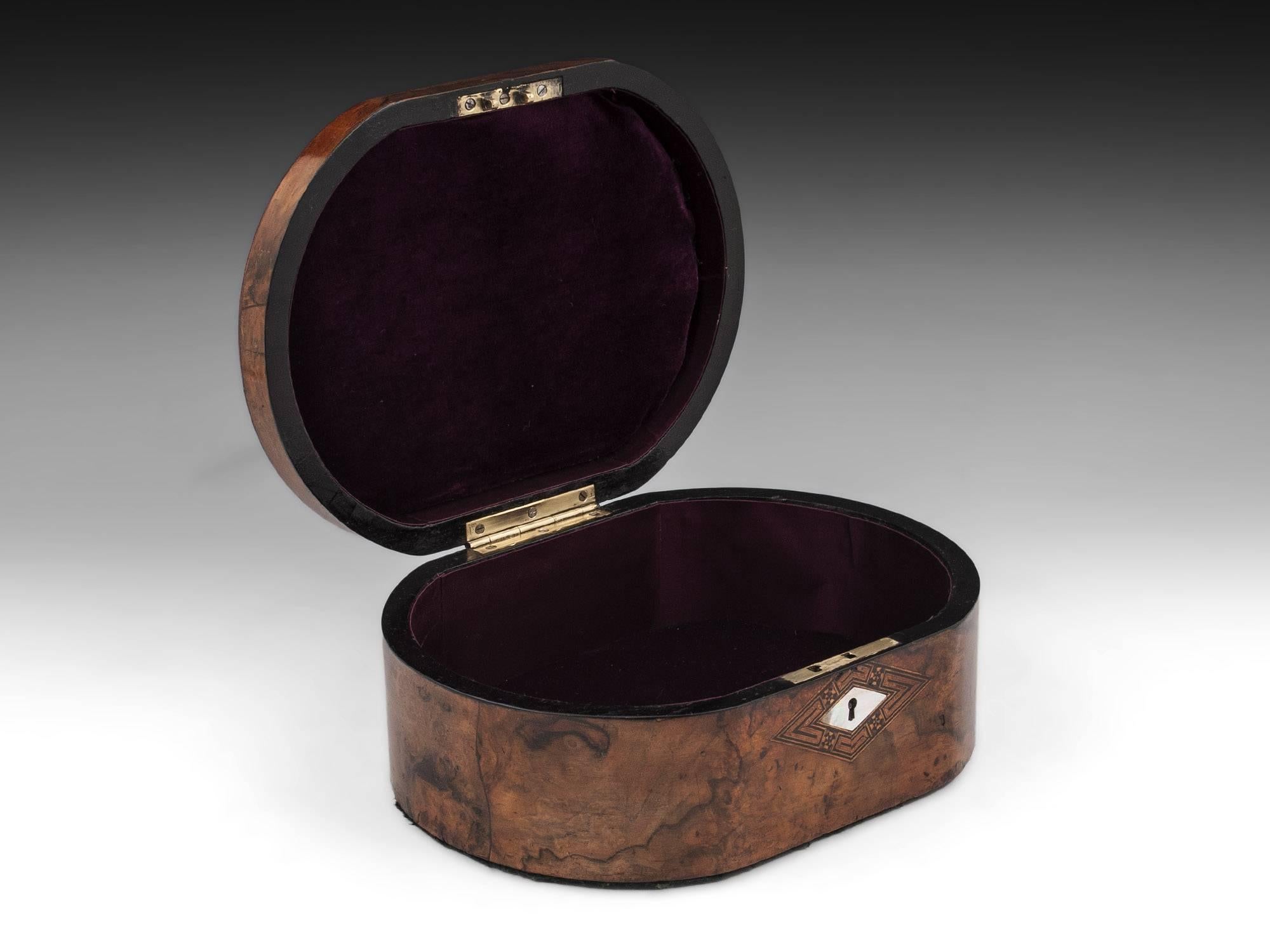 Antique Figured Walnut Oval Jewelry Box, 19th Century 1