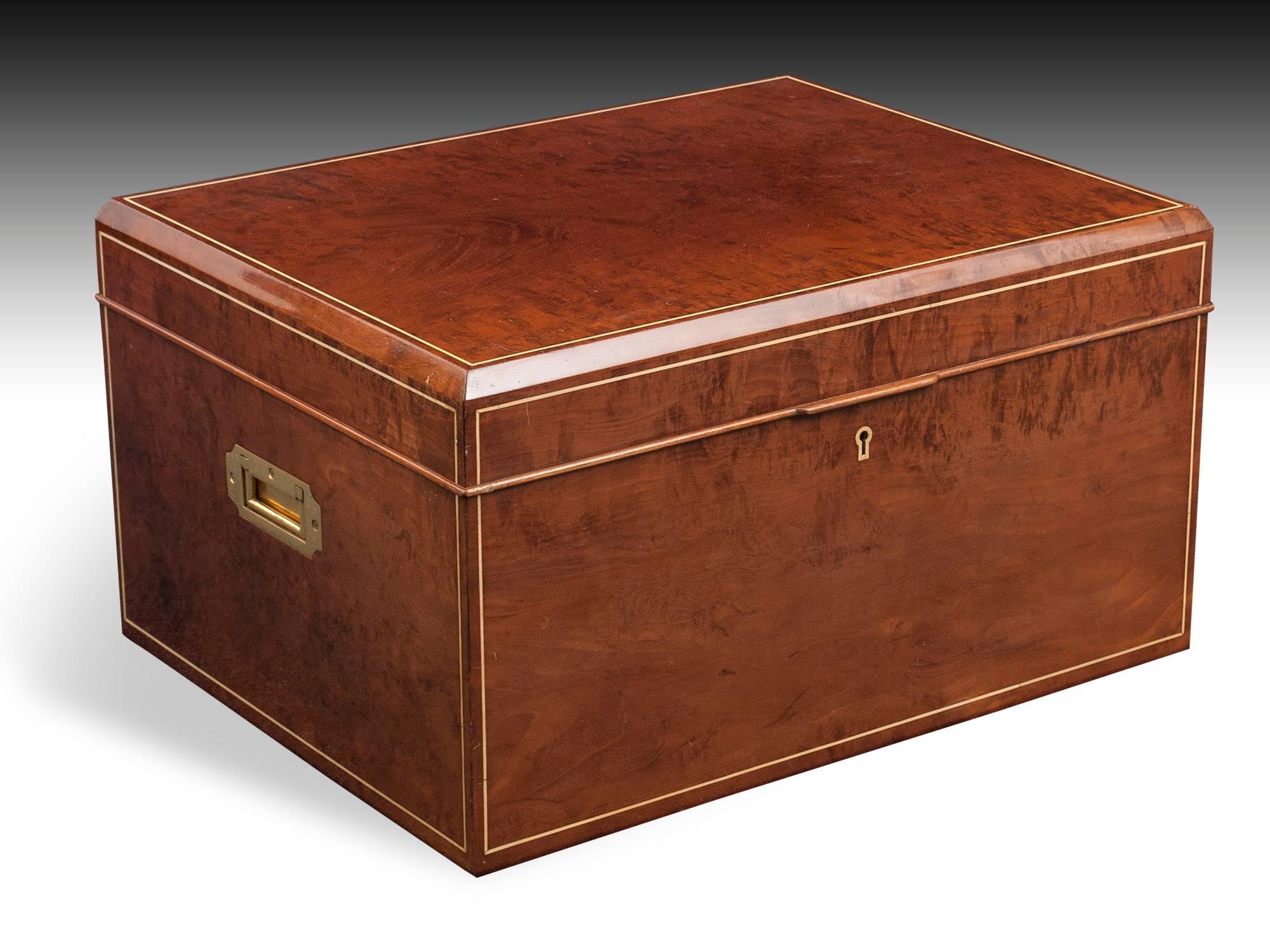 Very rich, impressive cigar box on a stand. A piece which will attract many admiring glances due to its Classic Art Deco elegance.
The figured red walnut selected by Dunhill for this piece is not only unusual but visually stunning, and has great