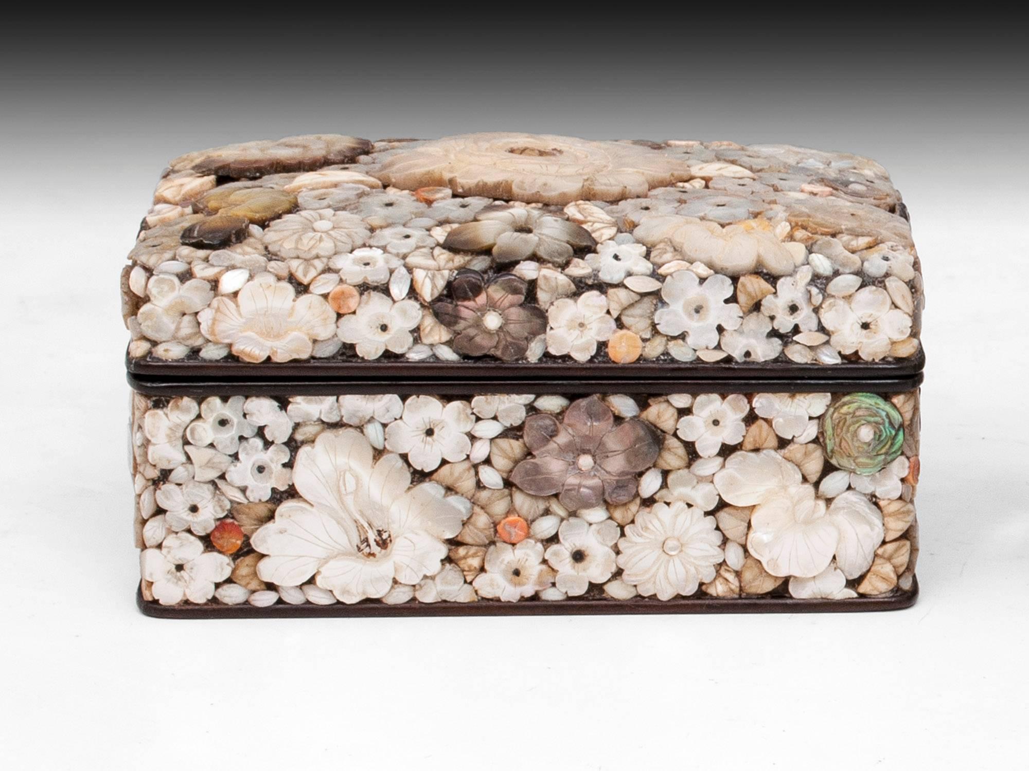 Rare Shibayama trinket box of small size decorated with encrusted detailed engraved flowers and leaves of mother-of-pearl, abalone and bone. 

The lid of the shibayama box lifts to reveal its wooden interior.




 
