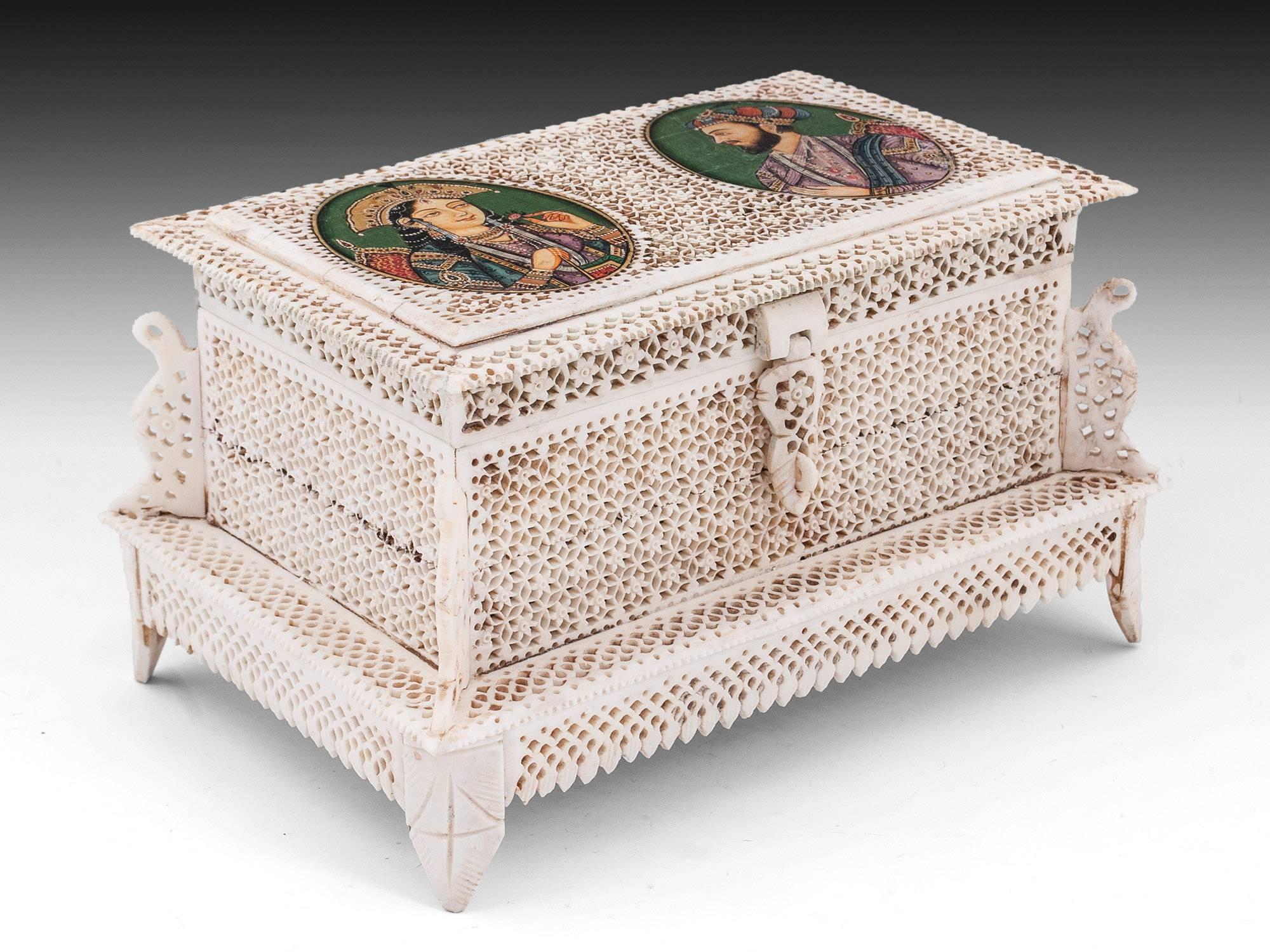 Antique Indian Pierced Bone Jewellery Casket In Excellent Condition In Northampton, United Kingdom