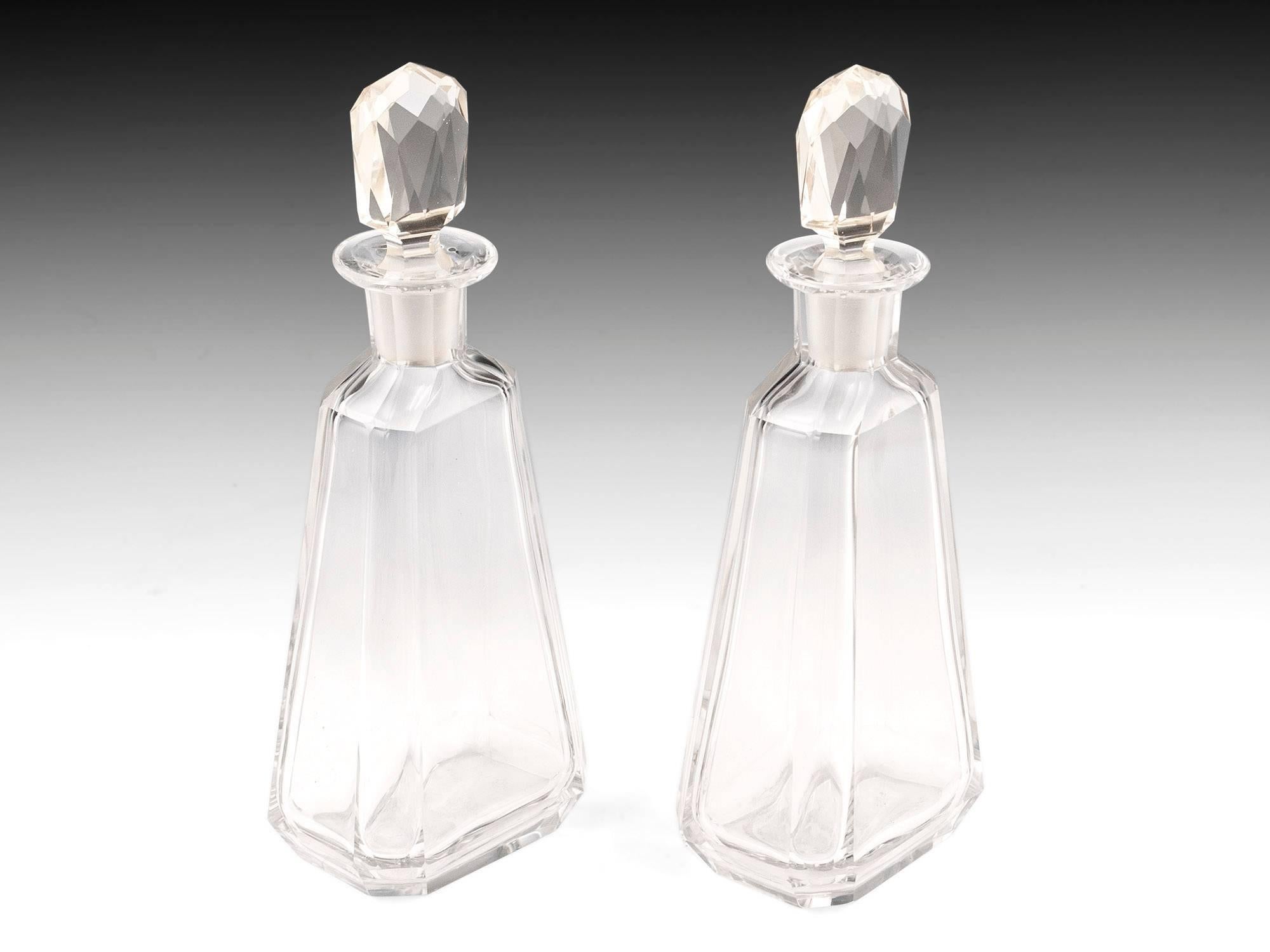 Great Britain (UK) Pair of Stylish Art Deco Glass Lead Crystal Decanters