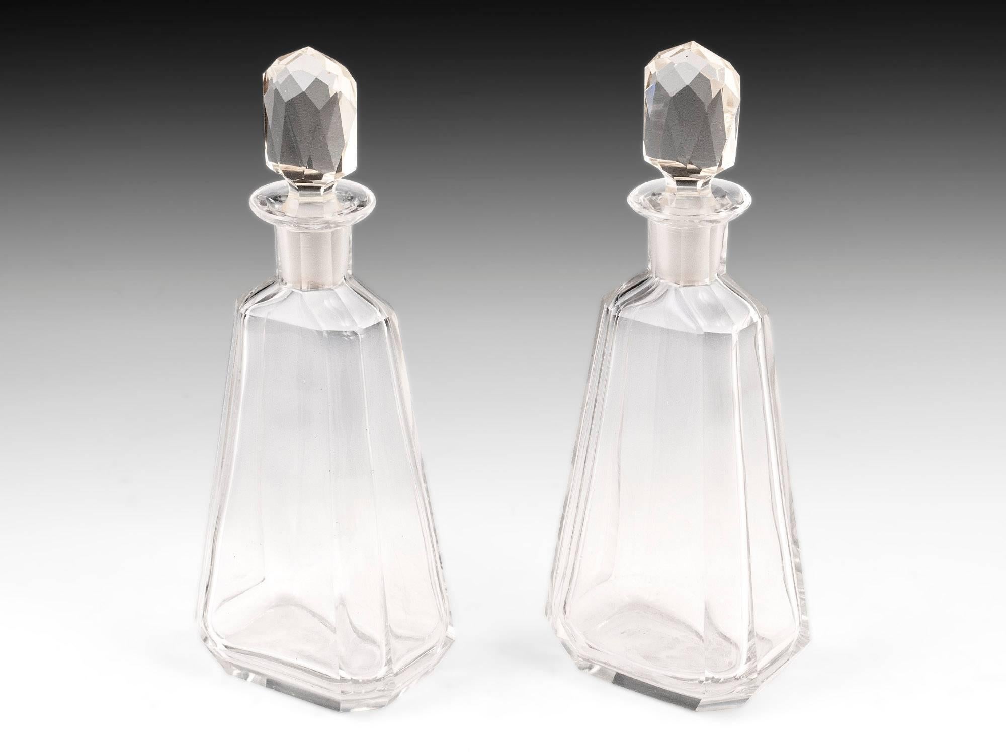 Pair of Stylish Art Deco Glass Lead Crystal Decanters In Excellent Condition In Northampton, United Kingdom