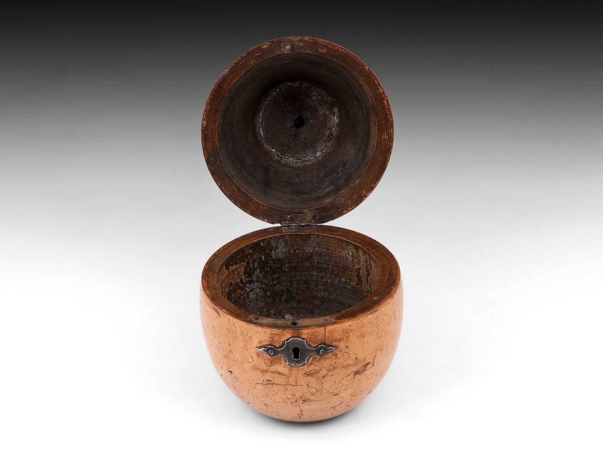 Antique Treen Pear Fruit Wood Tea Caddy In Excellent Condition In Northampton, United Kingdom