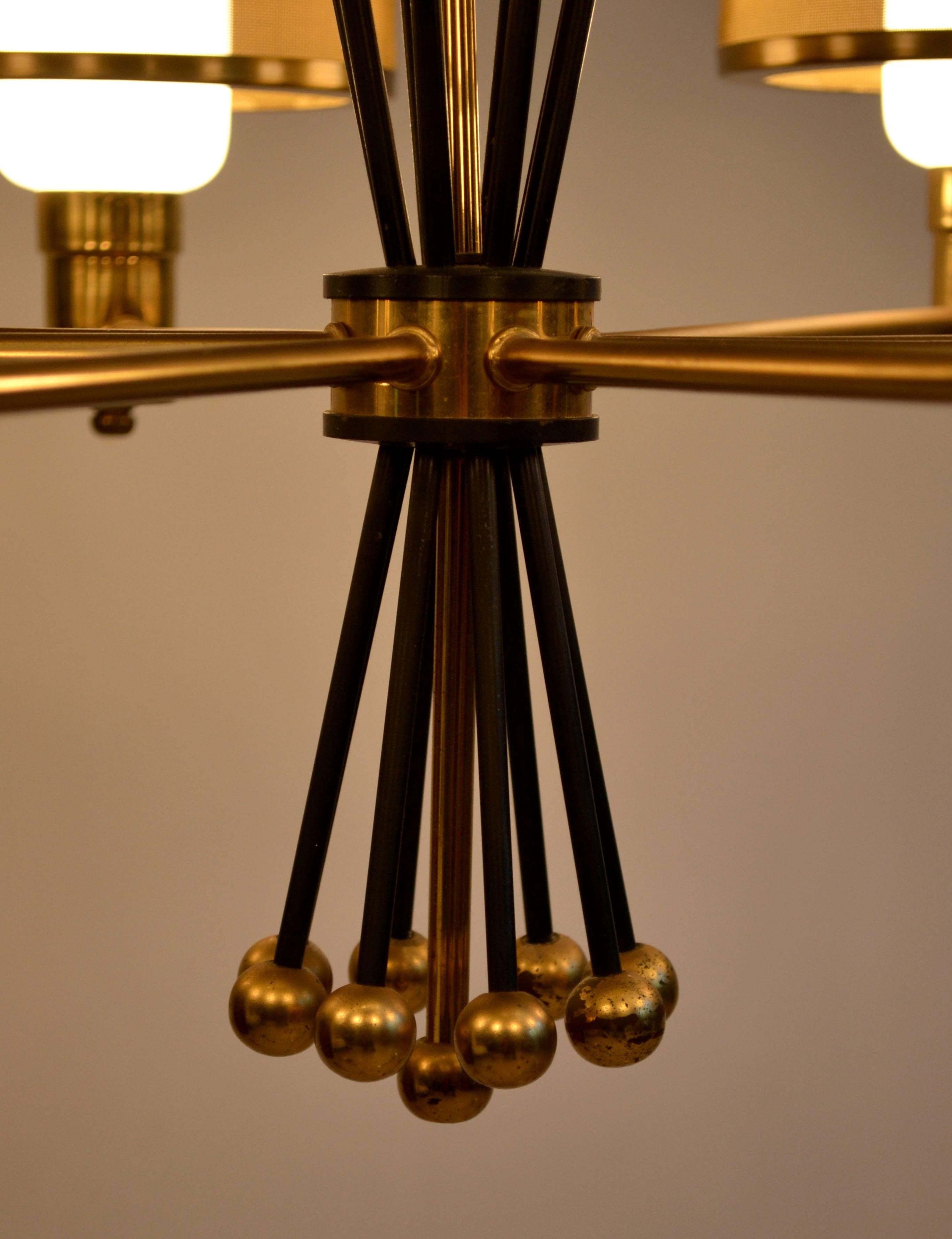 Mid-Century Modern Exceptional Gerald Thurston Eight-Light Brass Chandelier for Lightolier, 1950s