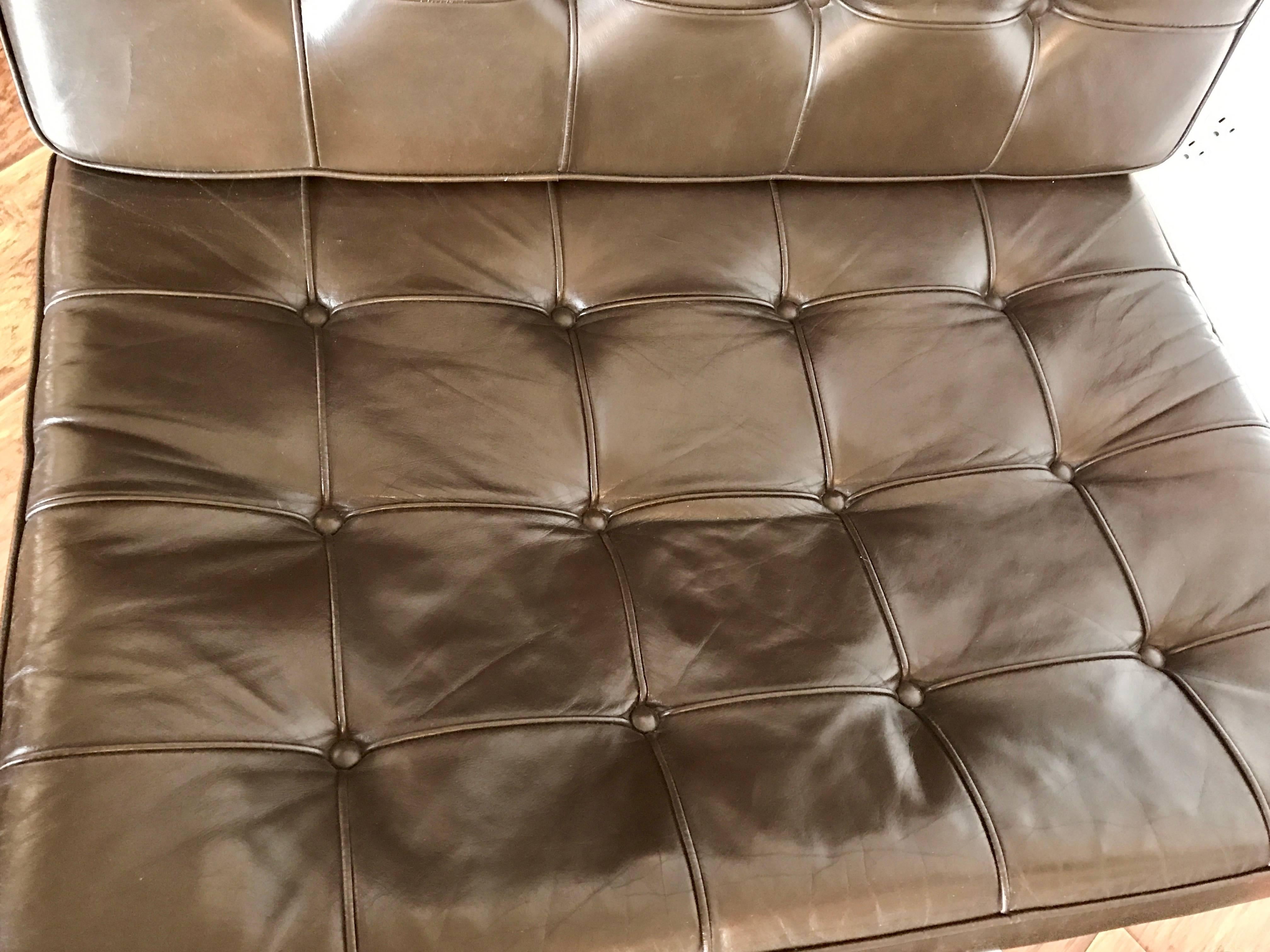 barcelona chair with ottoman