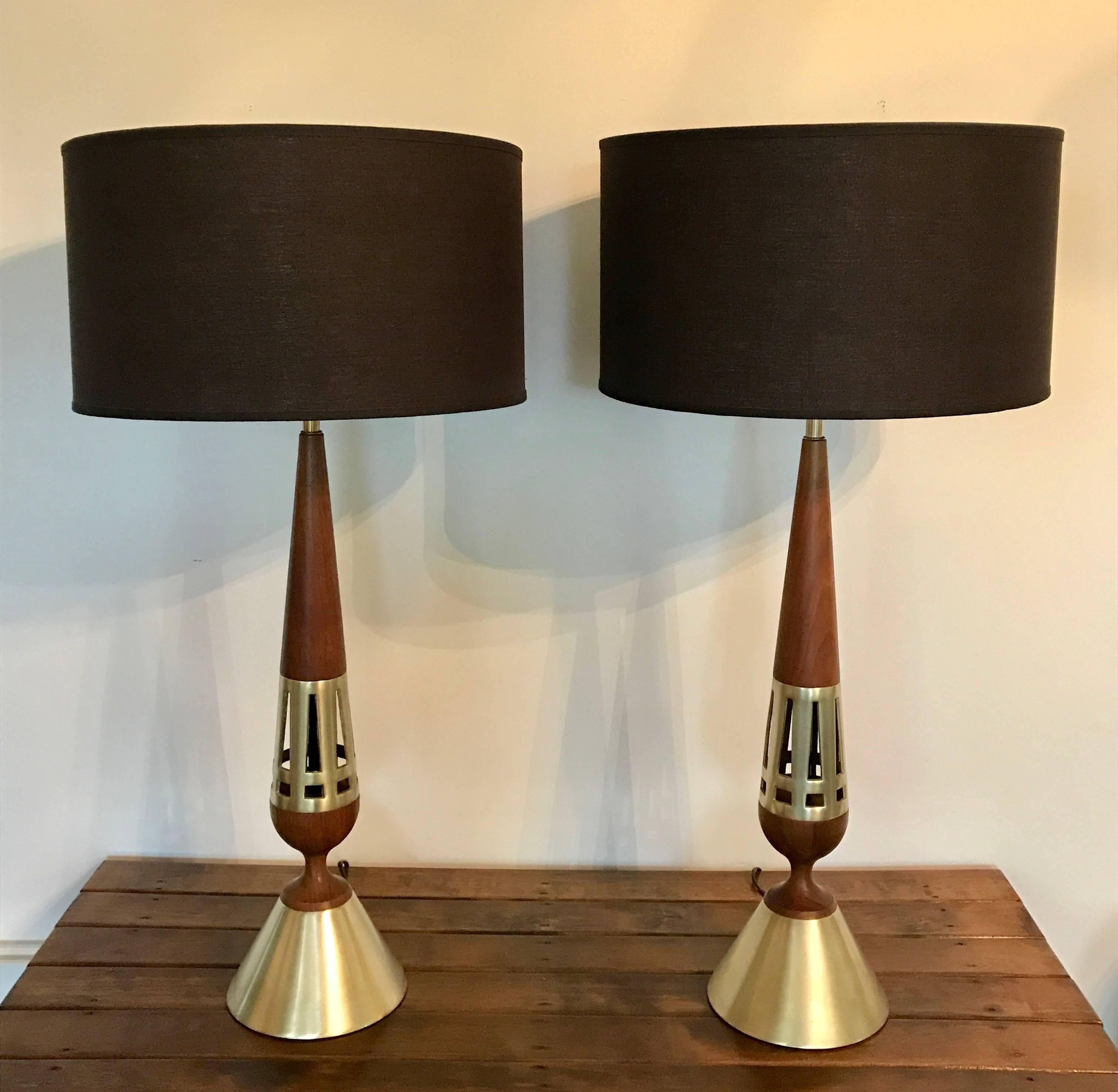 American Mid Century Pair of Tony Paul for Westwood Walnut and Brass Table Lamps, 1950s