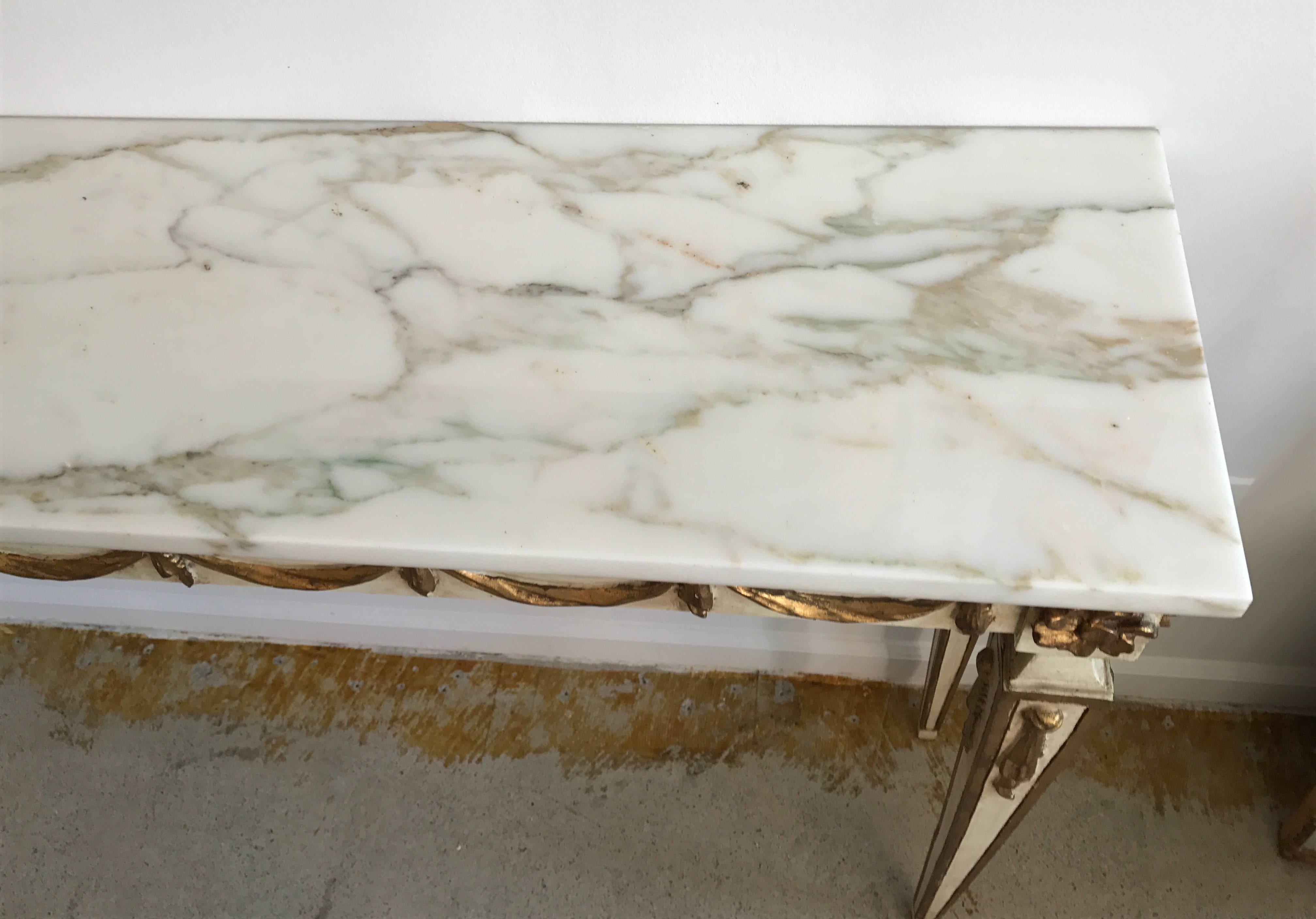 Italian Painted and Parcel-Gilt Neoclassical Console Table with White Marble Top In Good Condition In Bedford Hills, NY