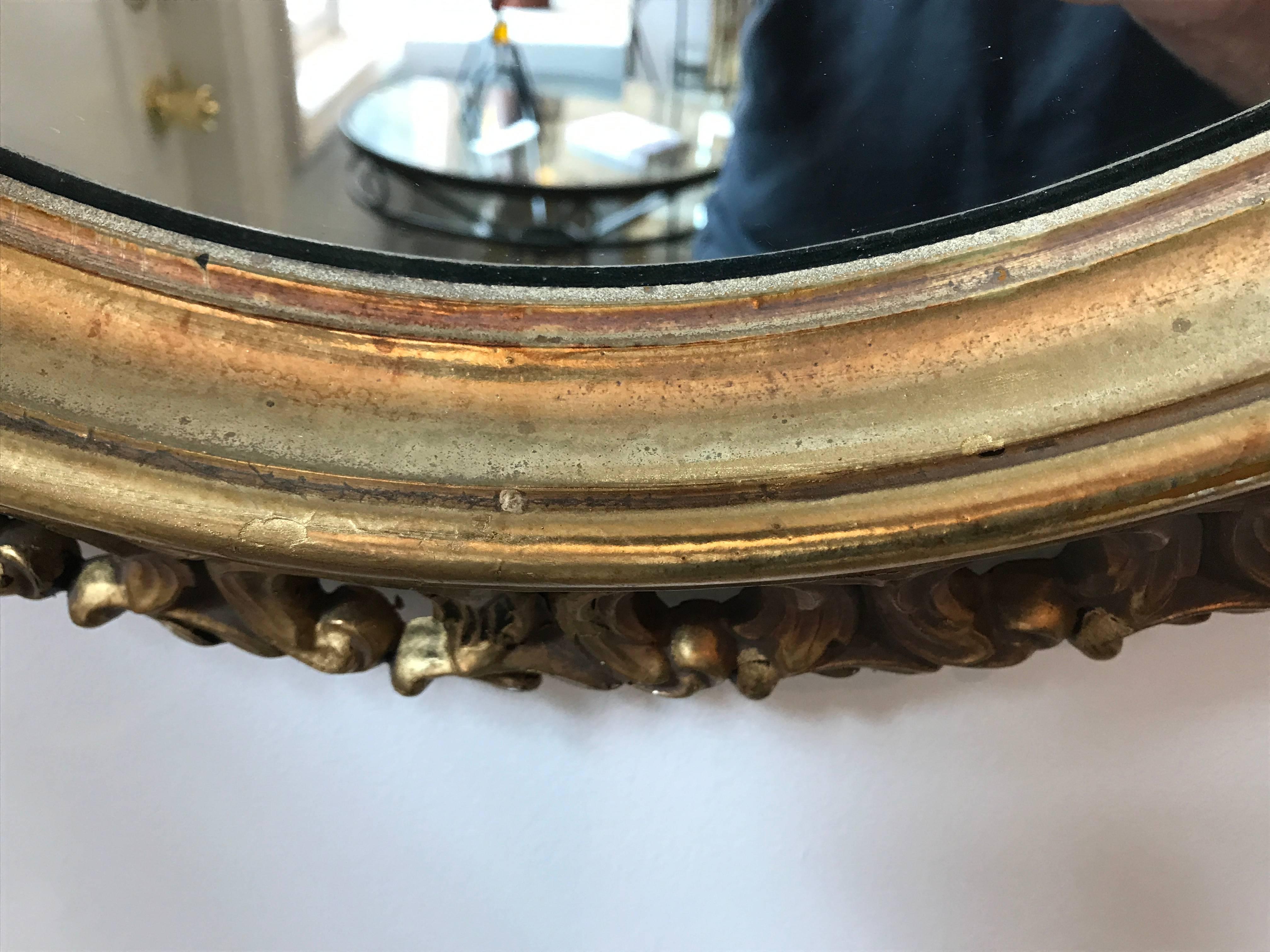20th Century Hollywood Regency Gilt Oval Wall Mirror In Good Condition In Bedford Hills, NY