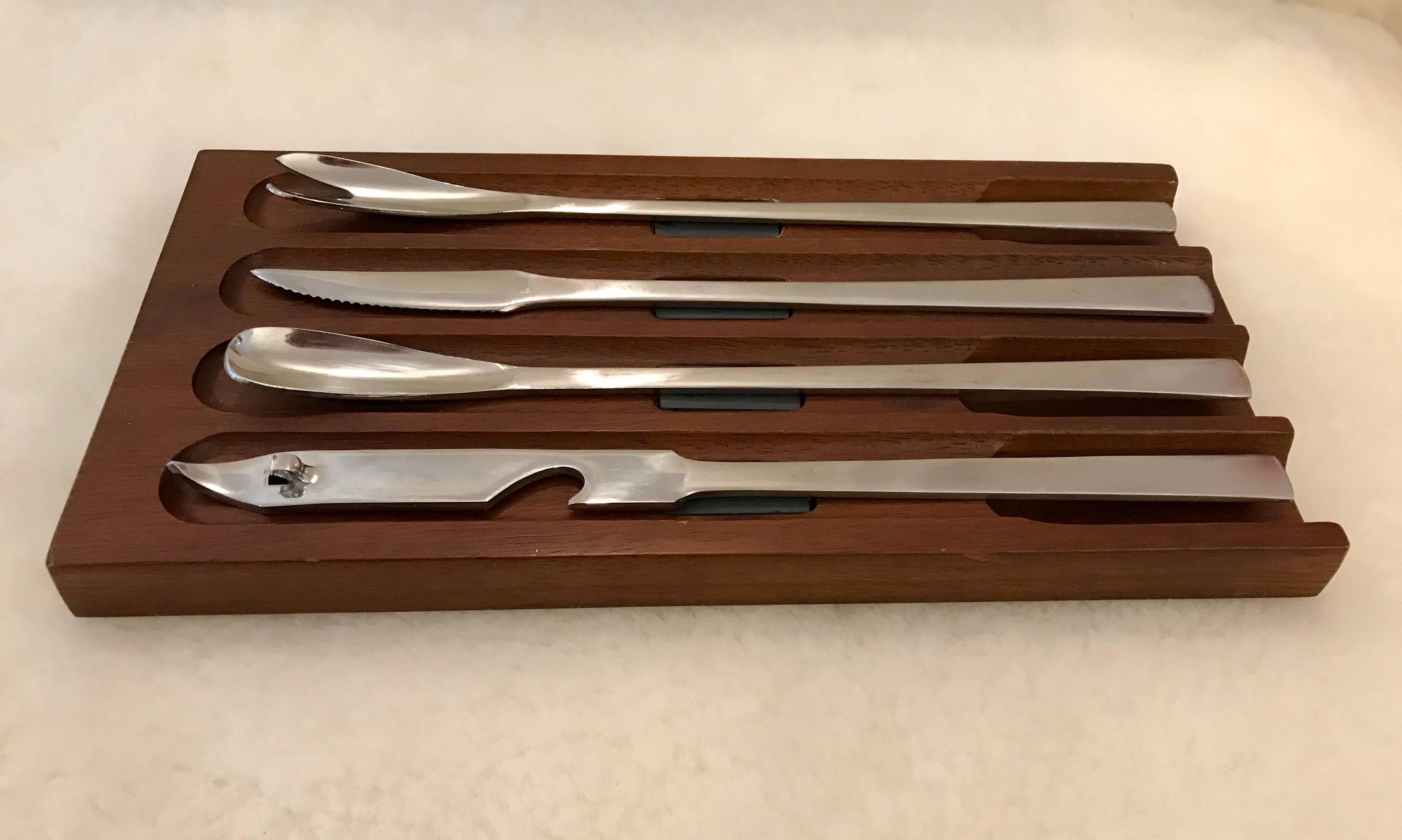 Very cool barware cocktail preparation set with a reverse side cutting square. The design on the ceramic carving square similar to the works of Fred Press and Georges Briard. New old stock, never used.