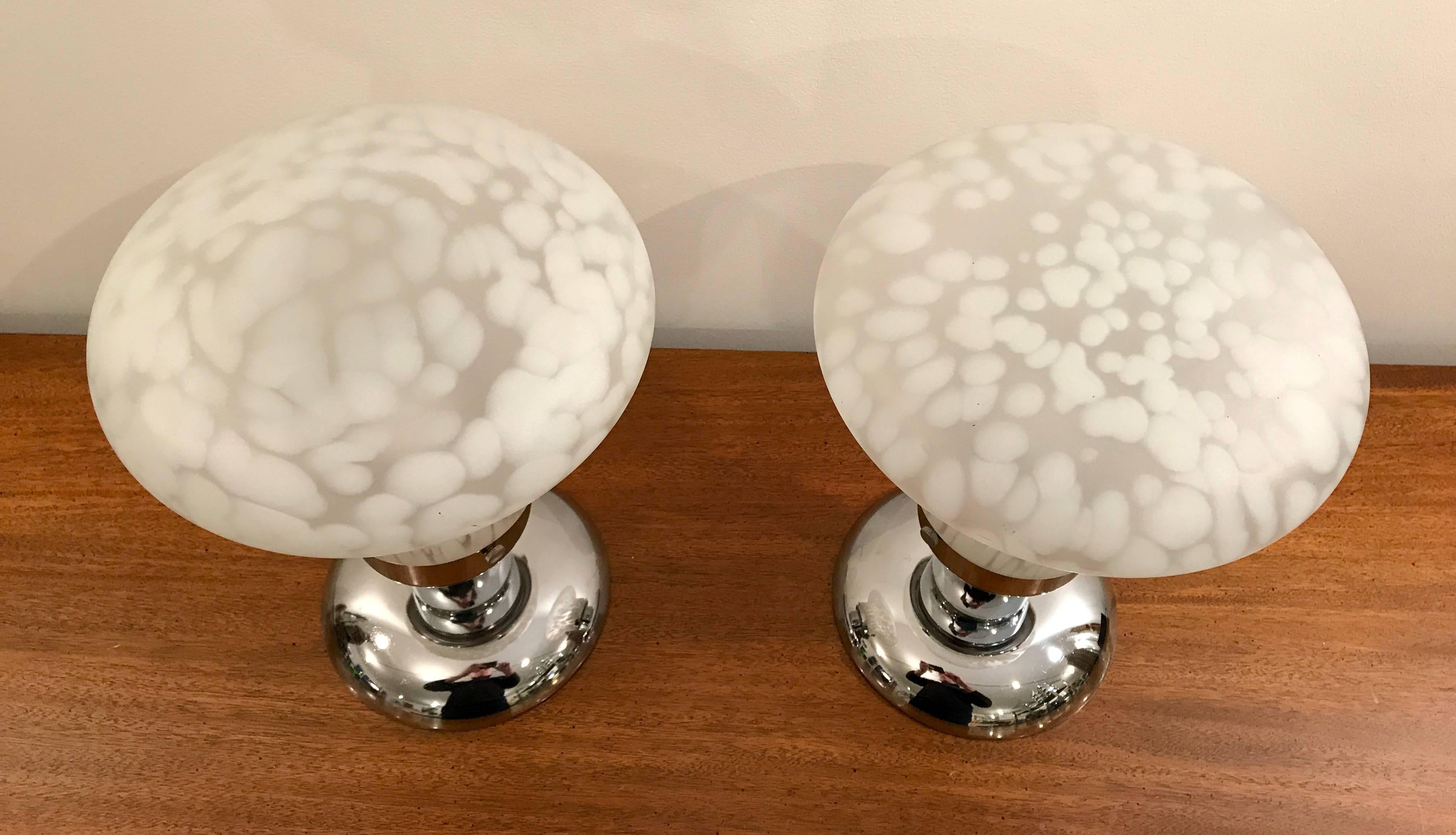 Pair of Art Deco Milk White Murano Glass Table Lamps with Chrome Base, Italy In Good Condition In Bedford Hills, NY