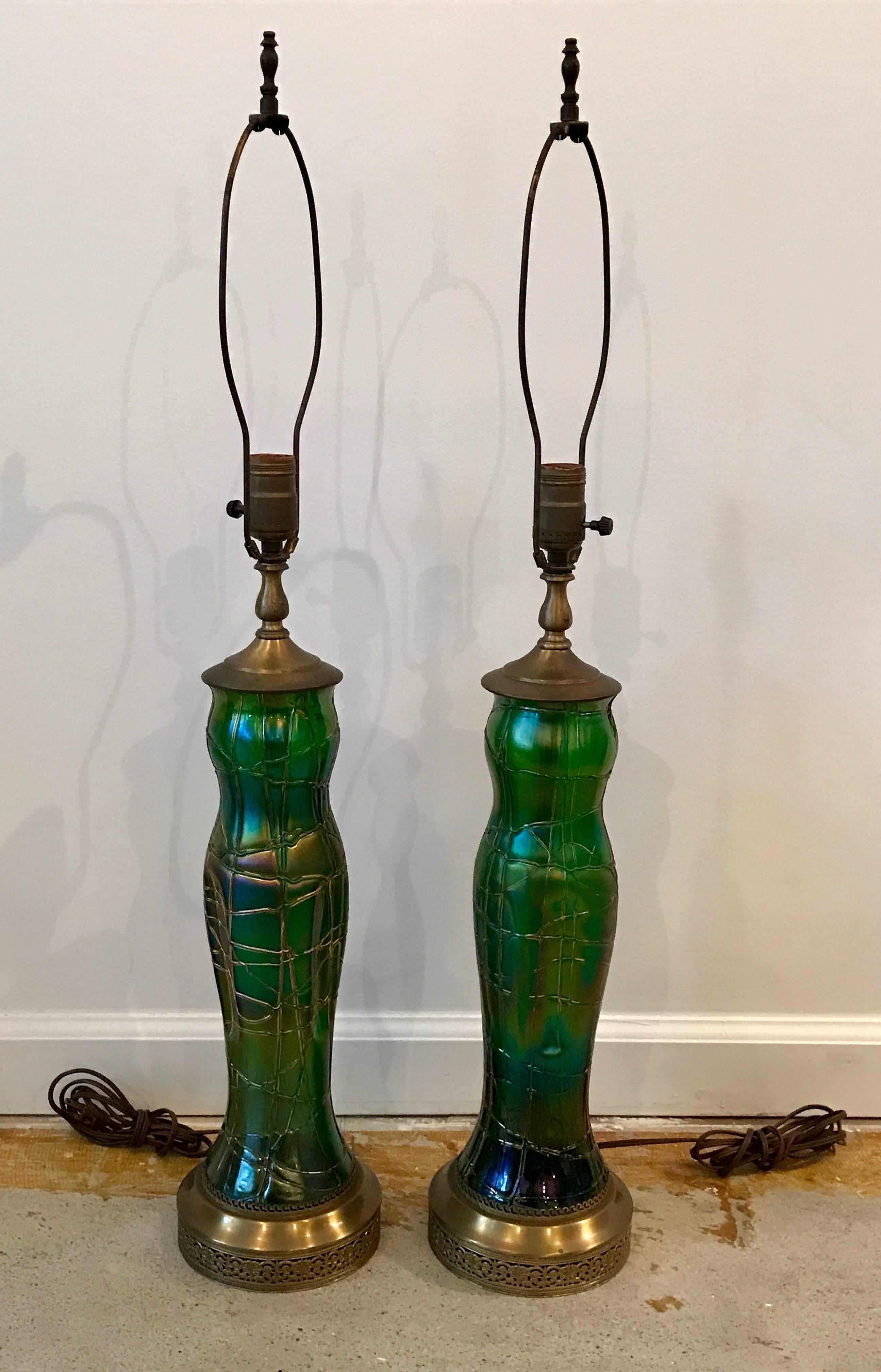 Pair of Iridescent Green Art Glass Table Lamps by Wilhelm Kralik, Art Nouveau In Good Condition In Bedford Hills, NY