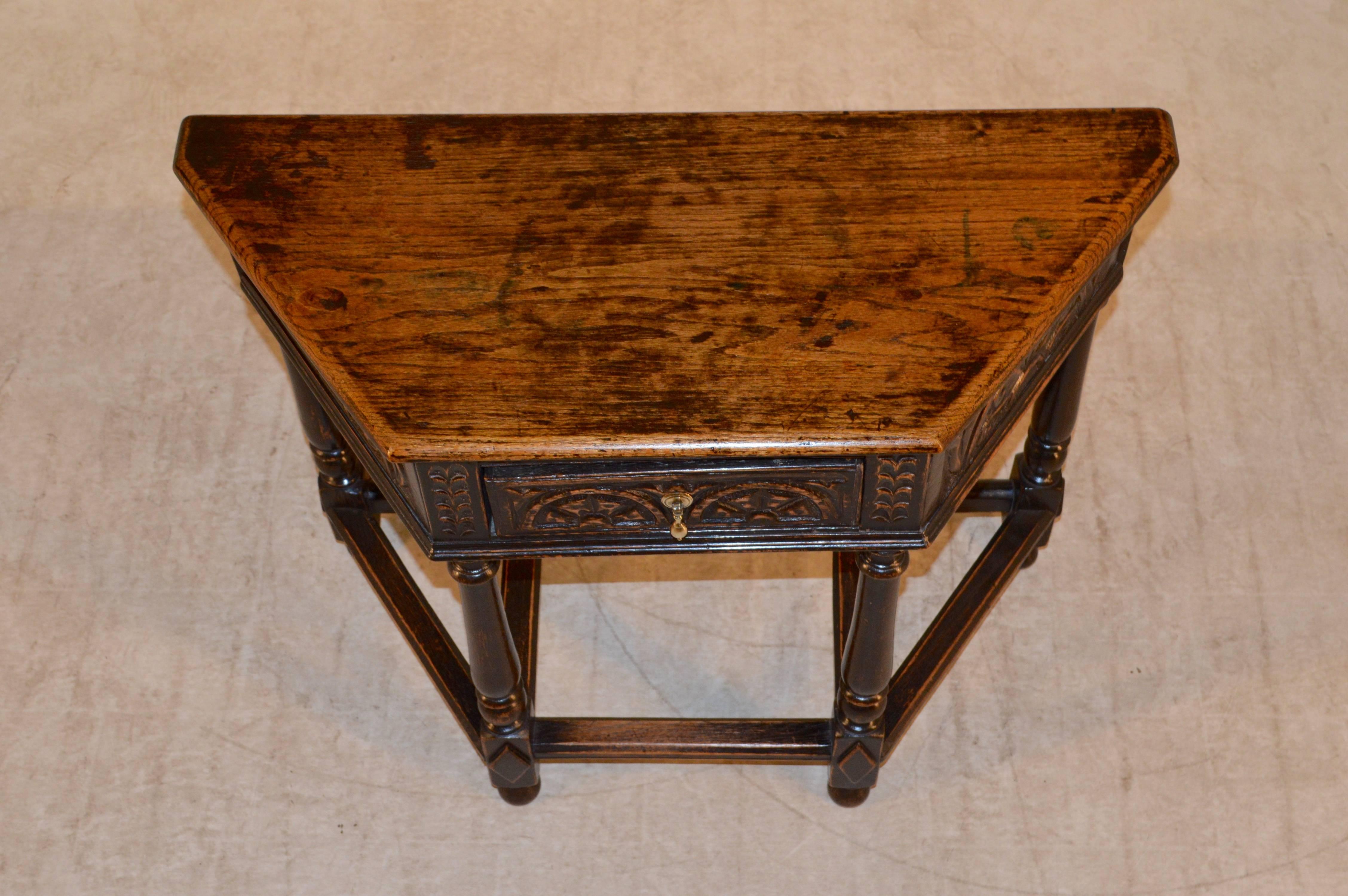 18th Century English Oak Five-Sided Table In Excellent Condition In High Point, NC