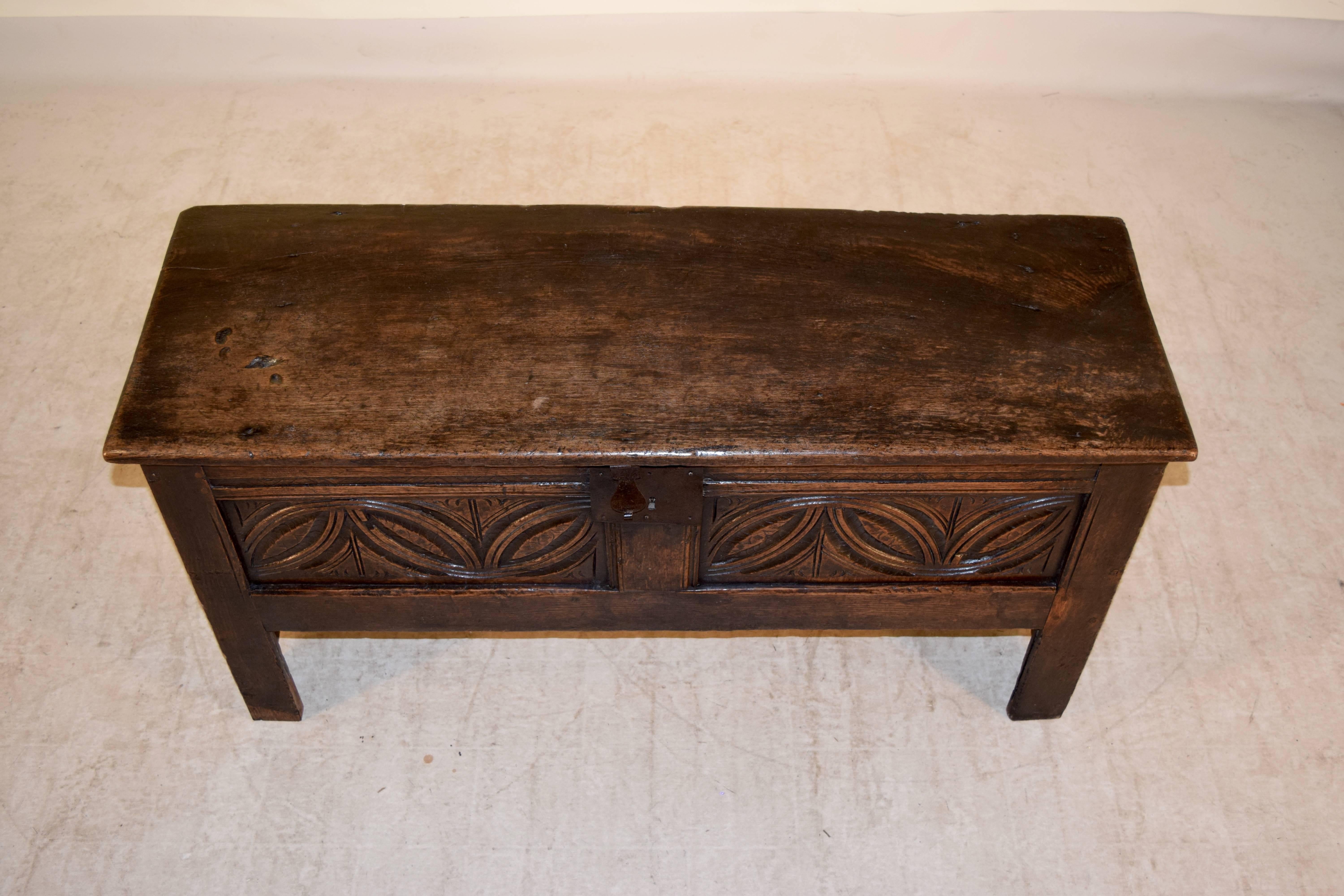 Late 17th-Early 18th Century English Oak Sword Chest In Excellent Condition In High Point, NC