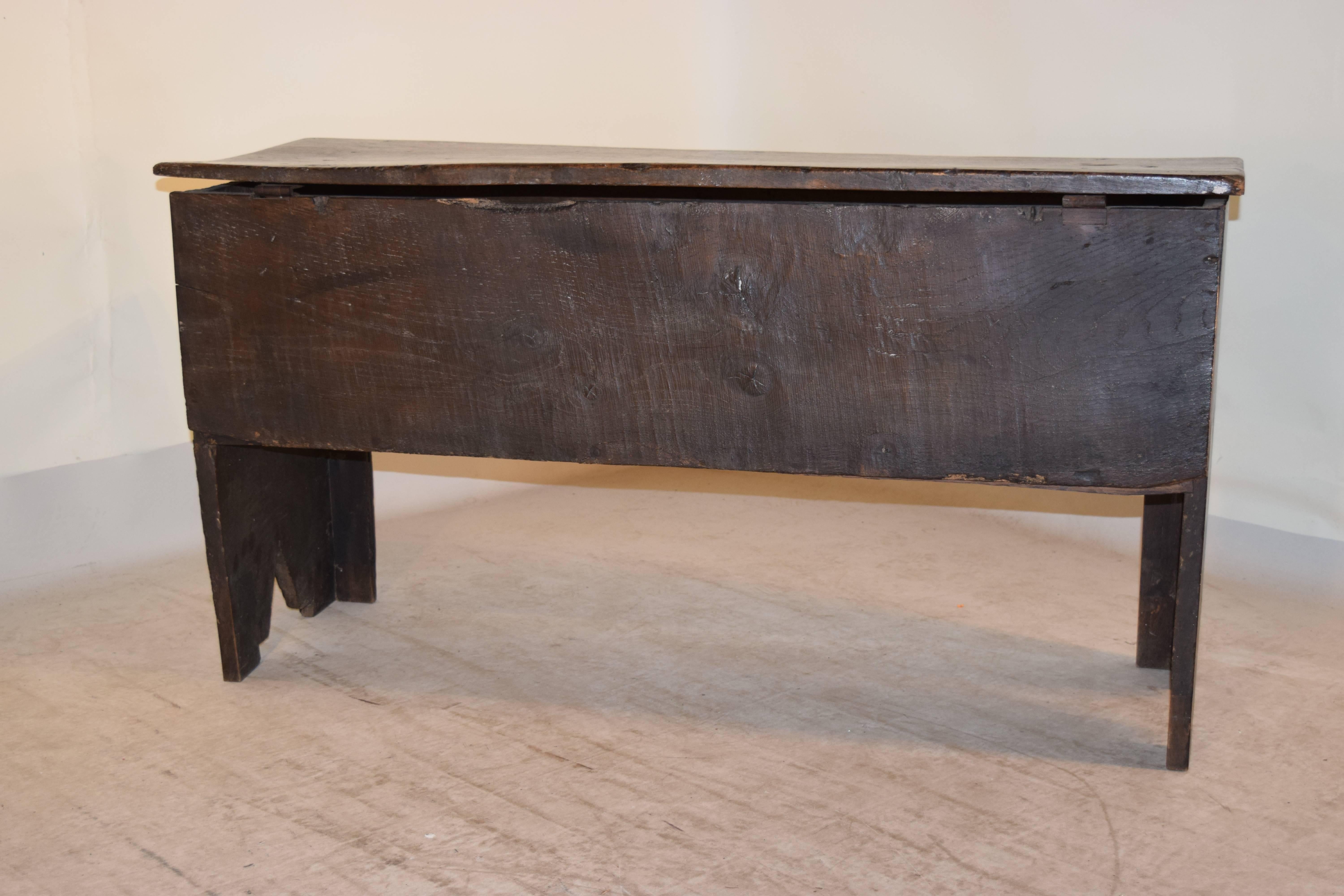 Late 17th-Early 18th Century English Oak Sword Chest 2