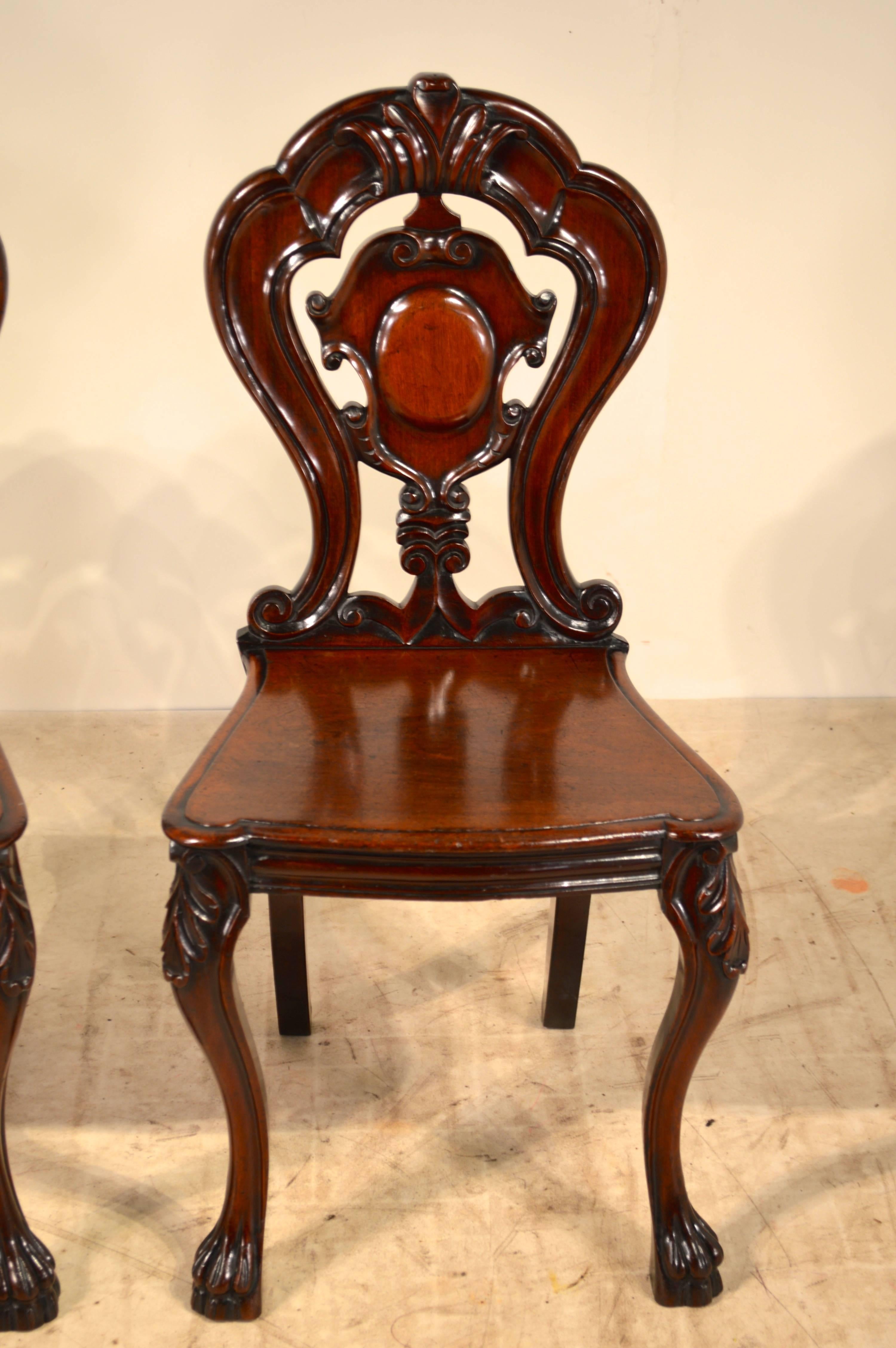 19th Century Pair of Mahogany Hall Chairs In Good Condition In High Point, NC