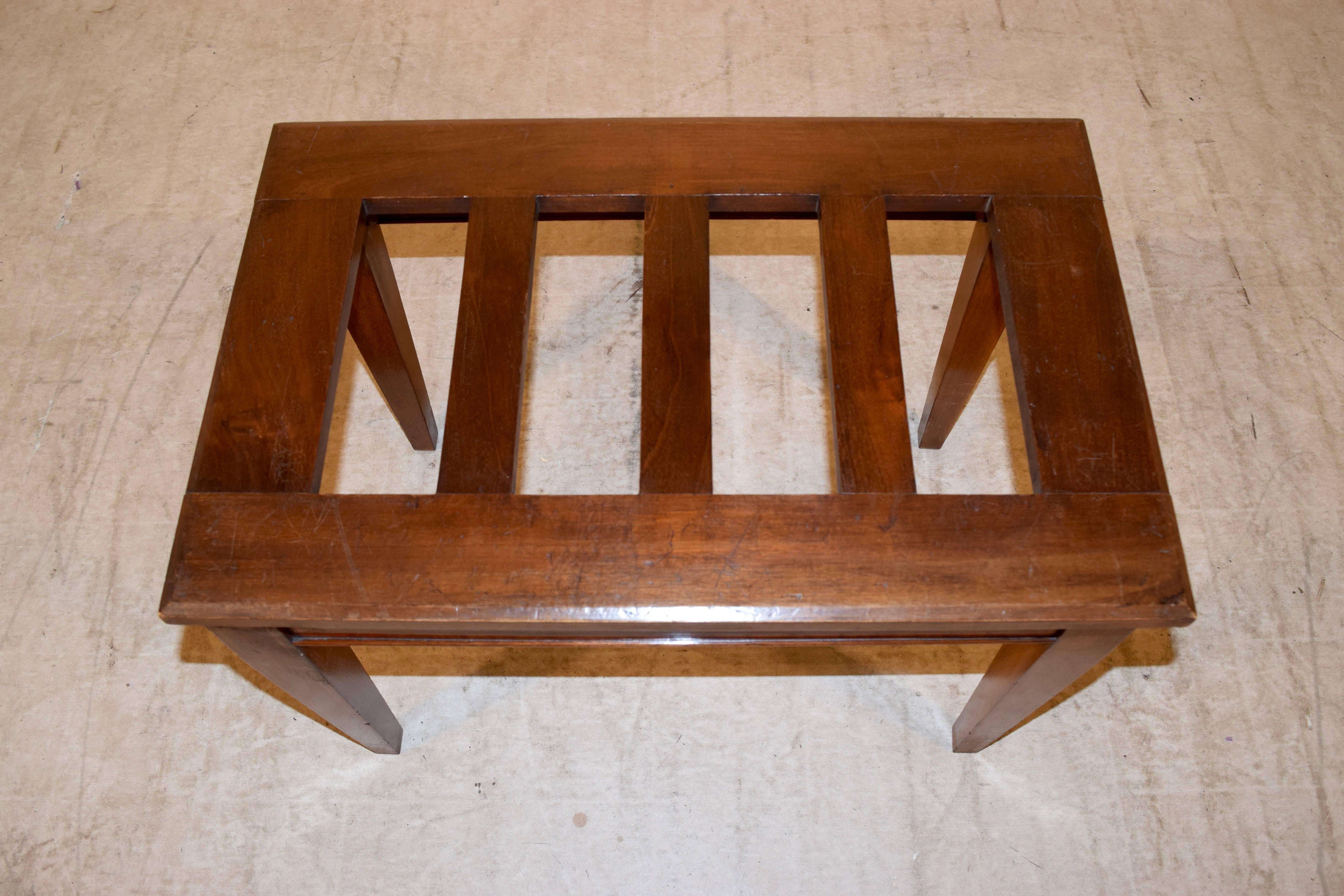 Late 19th Century English Luggage Stand 1