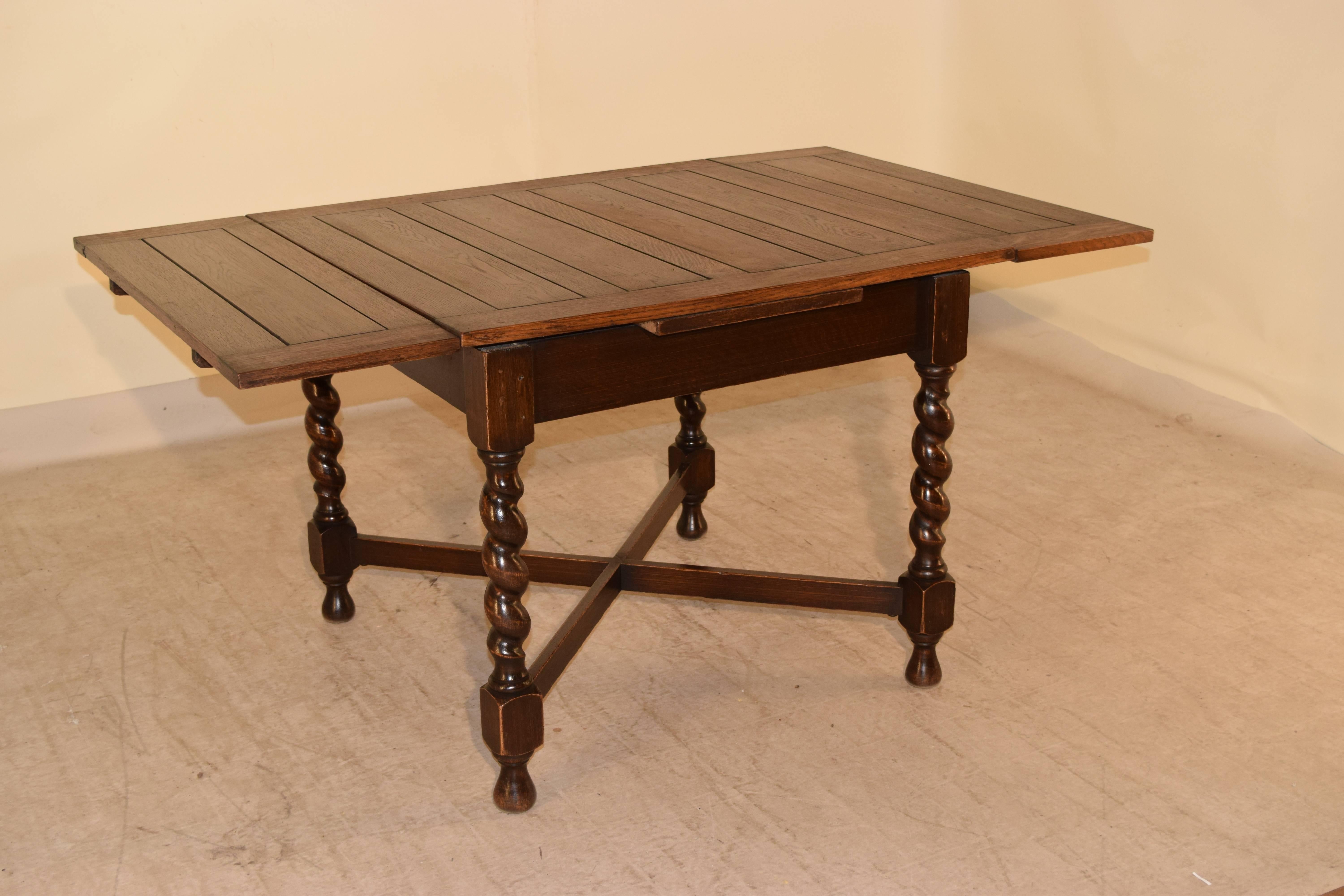 English Drawleaf Table, circa 1900 In Excellent Condition In High Point, NC