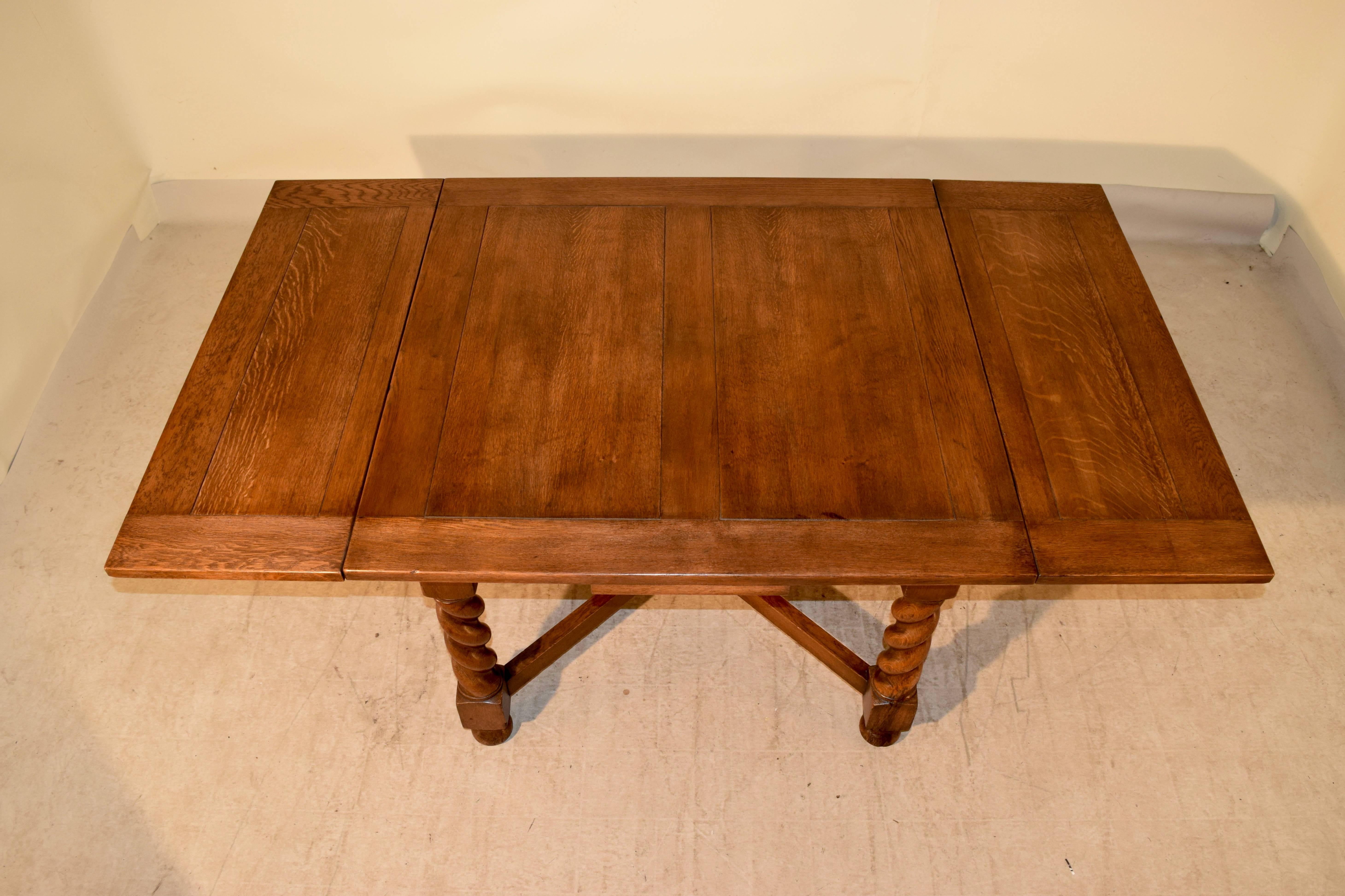 Early 20th Century Large Draw-Leaf Table, circa 1900