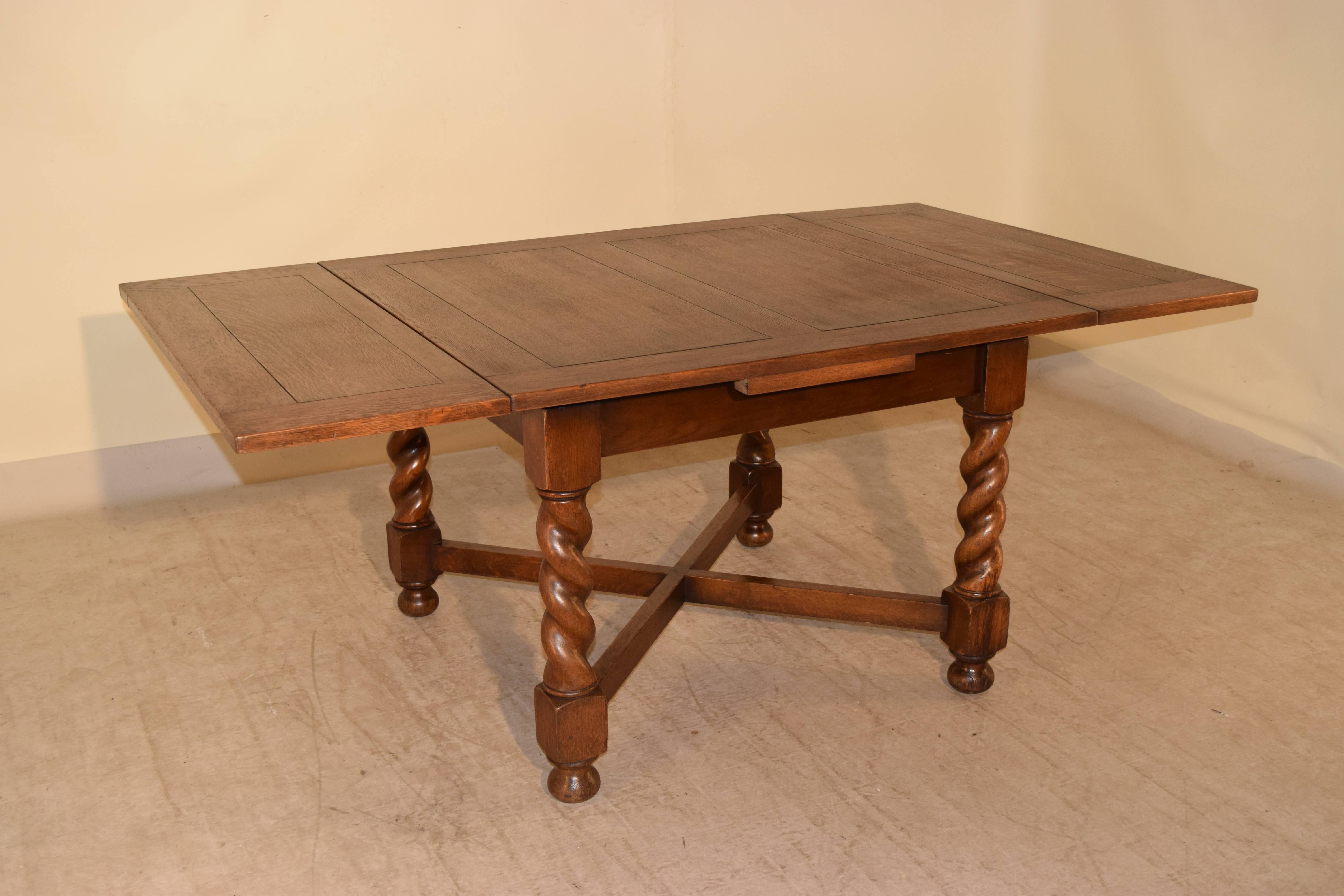 Large Draw-Leaf Table, circa 1900 In Excellent Condition In High Point, NC