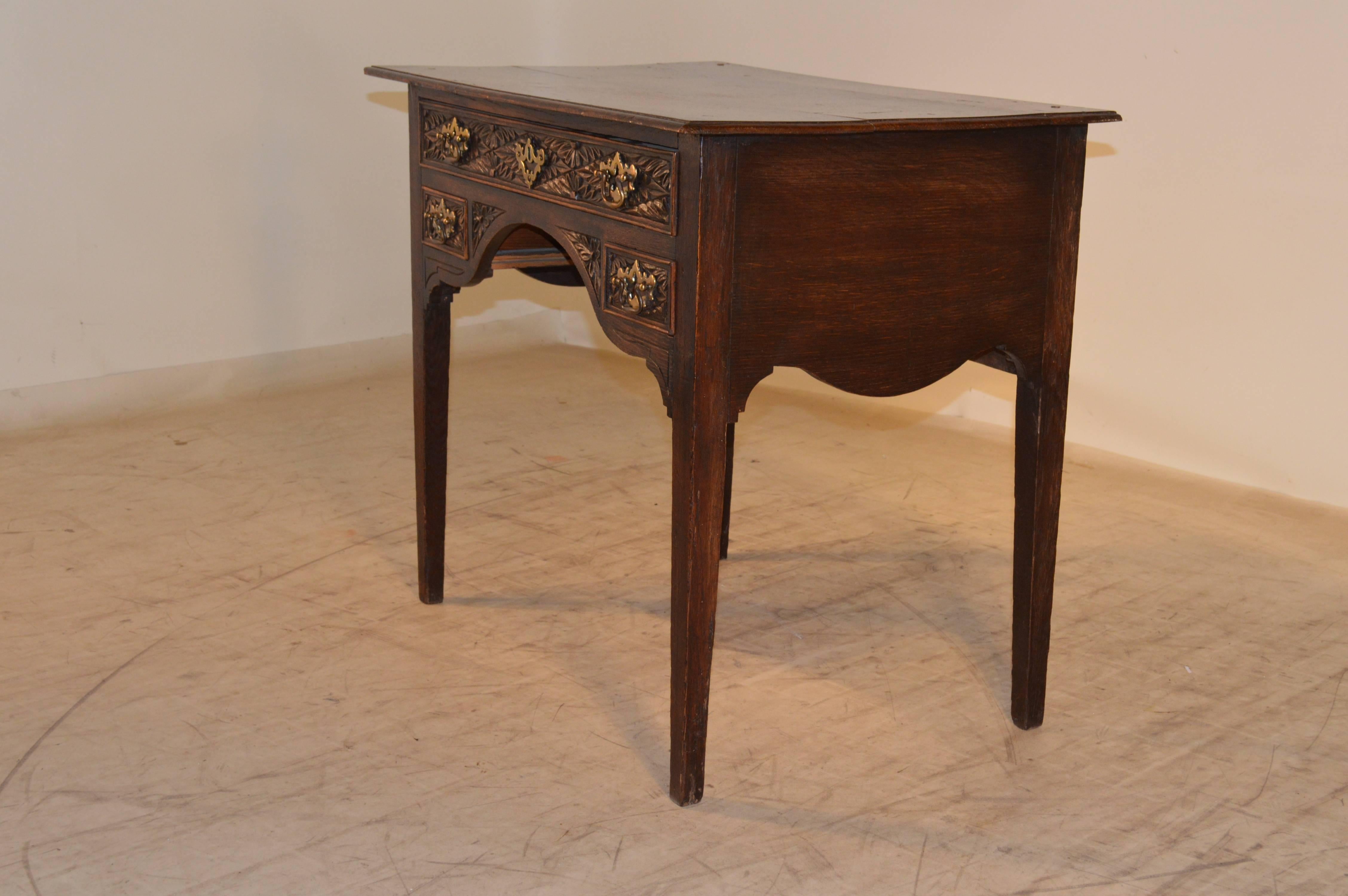 Lowboy inglés de roble del siglo XVIII Inglés en venta