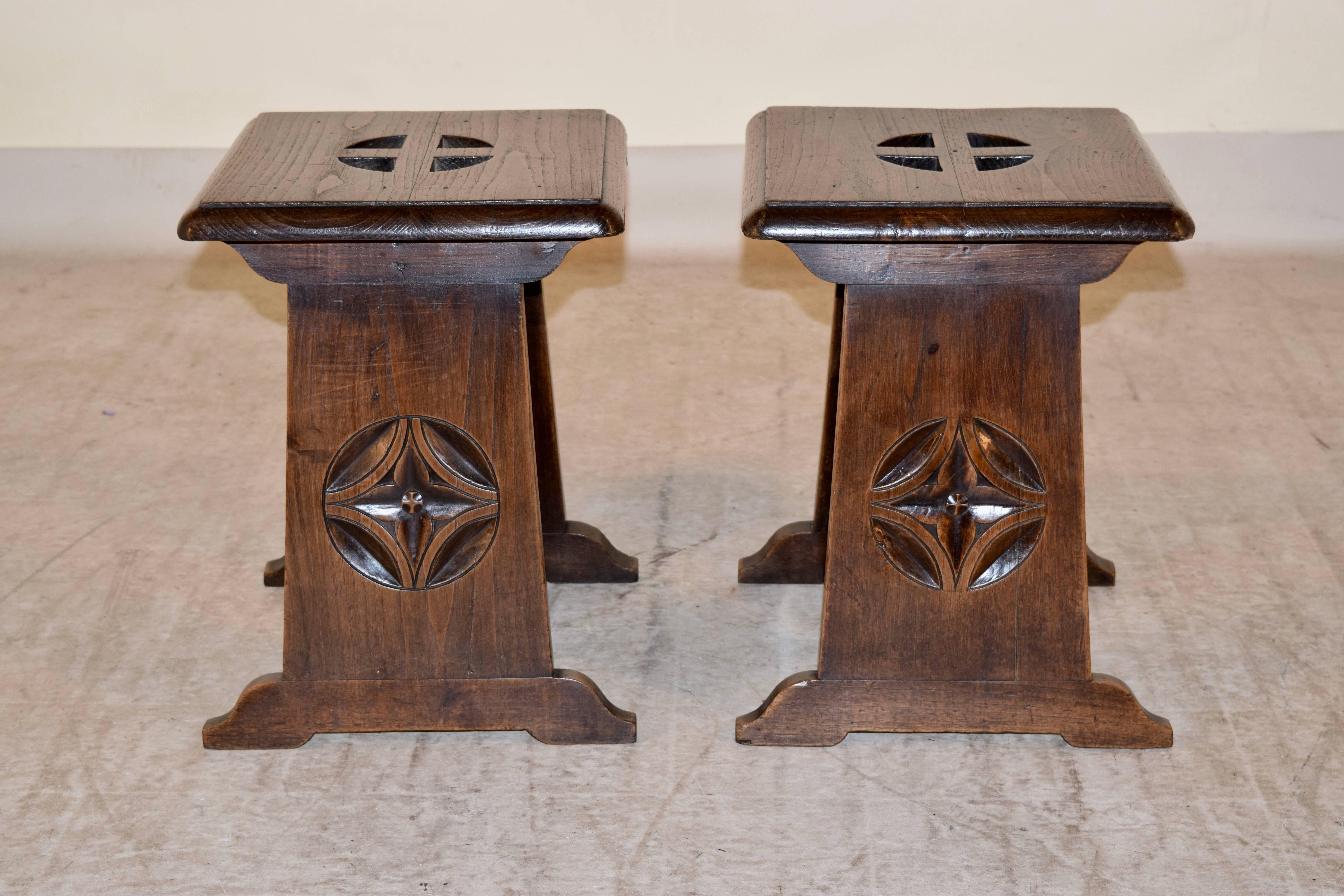 19th Century, Pair of Gothic Revival Stools In Excellent Condition In High Point, NC