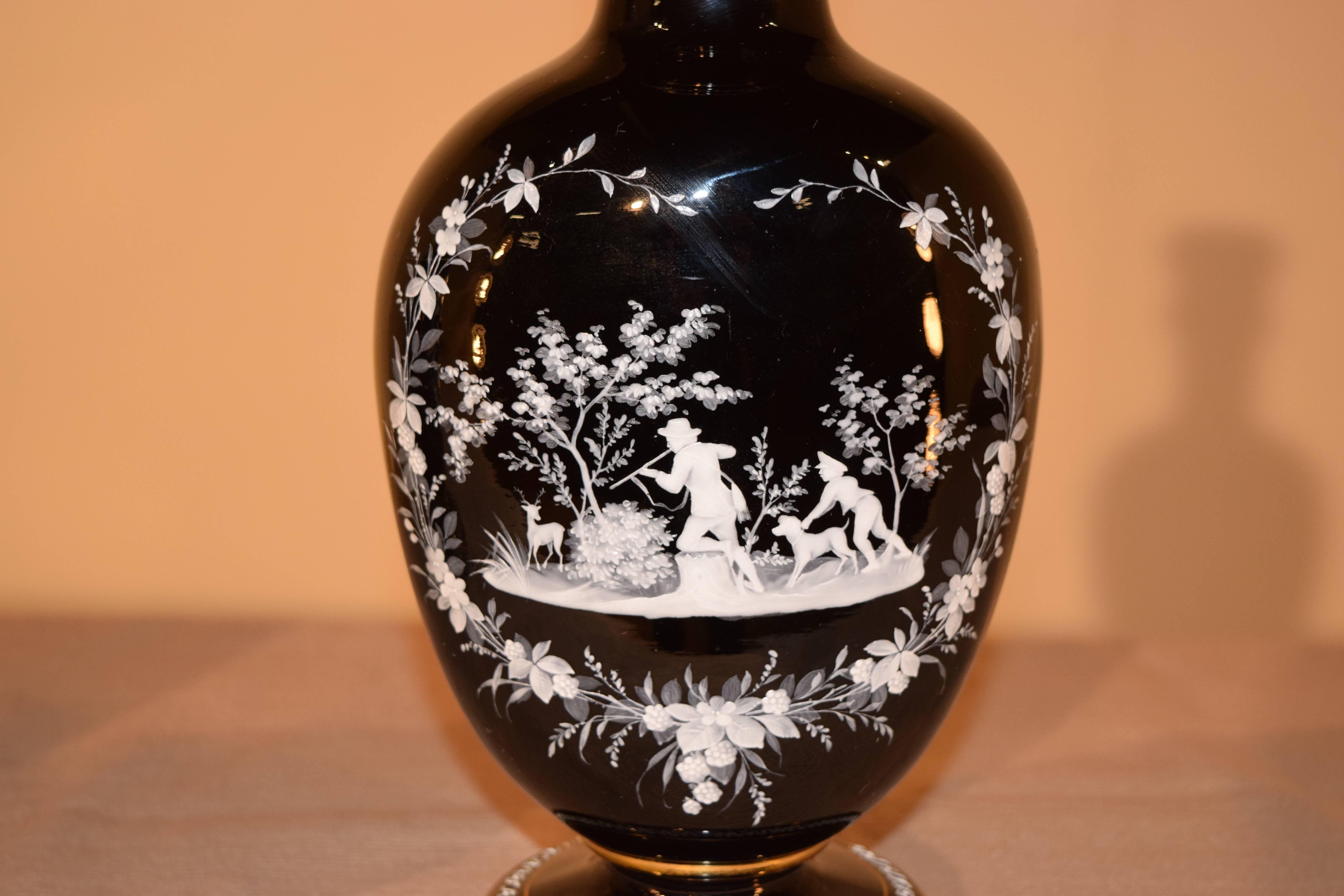 Hand-Painted 19th Century Pair of Mary Gregory Vases with Hunting Scenes For Sale