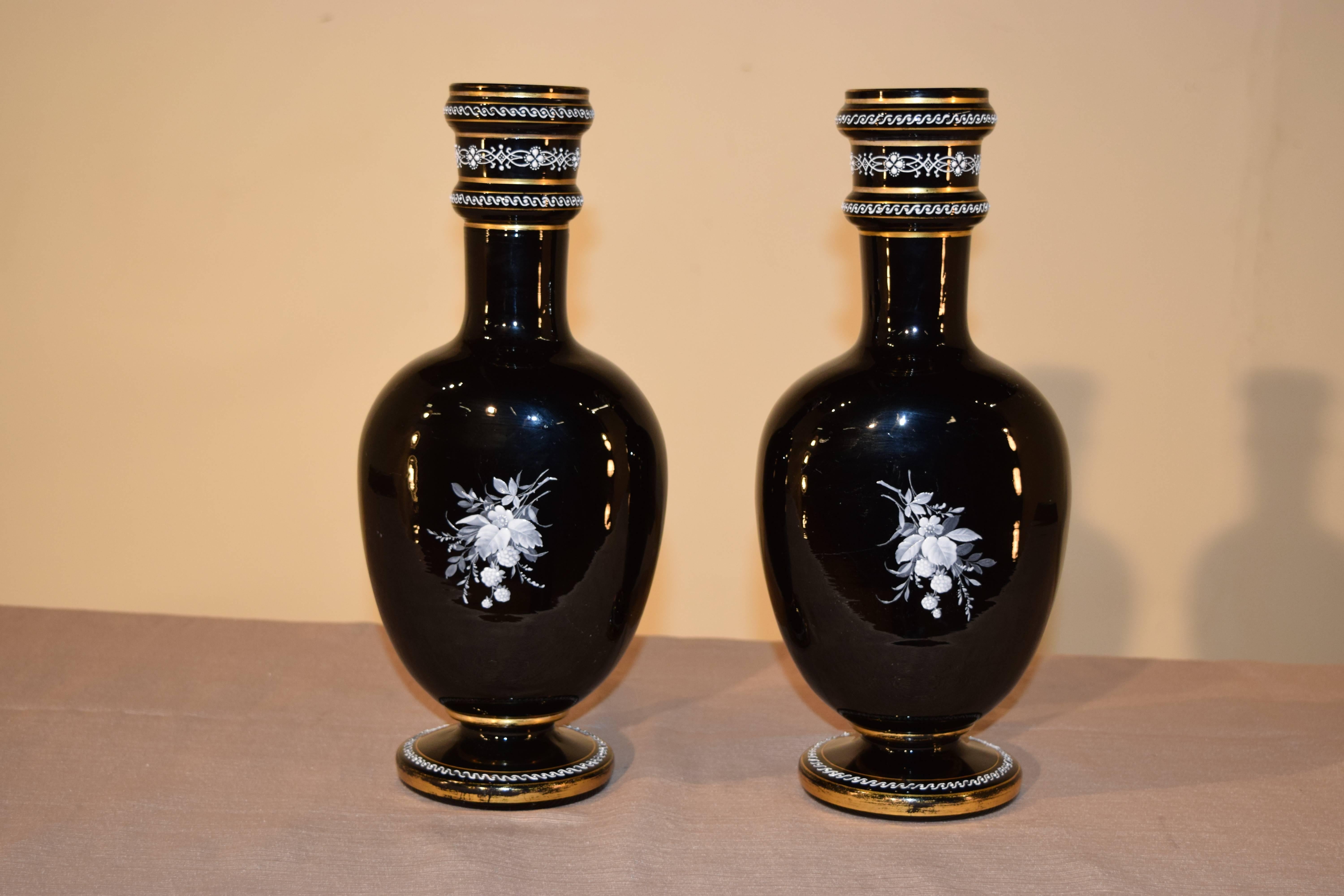 Victorian 19th Century Pair of Mary Gregory Vases with Hunting Scenes For Sale