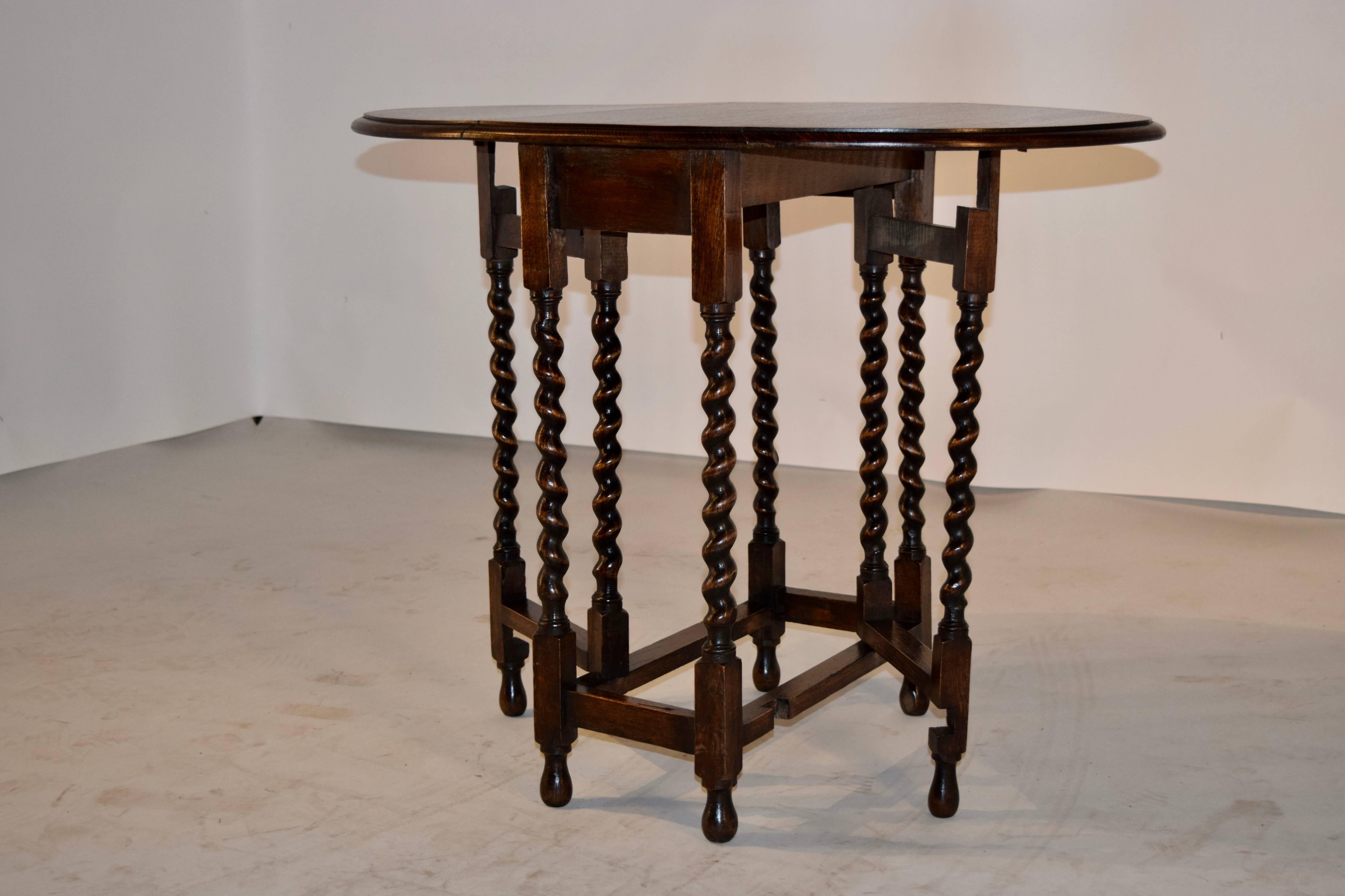 Early 20th Century English Oak Gateleg Table, circa 1900
