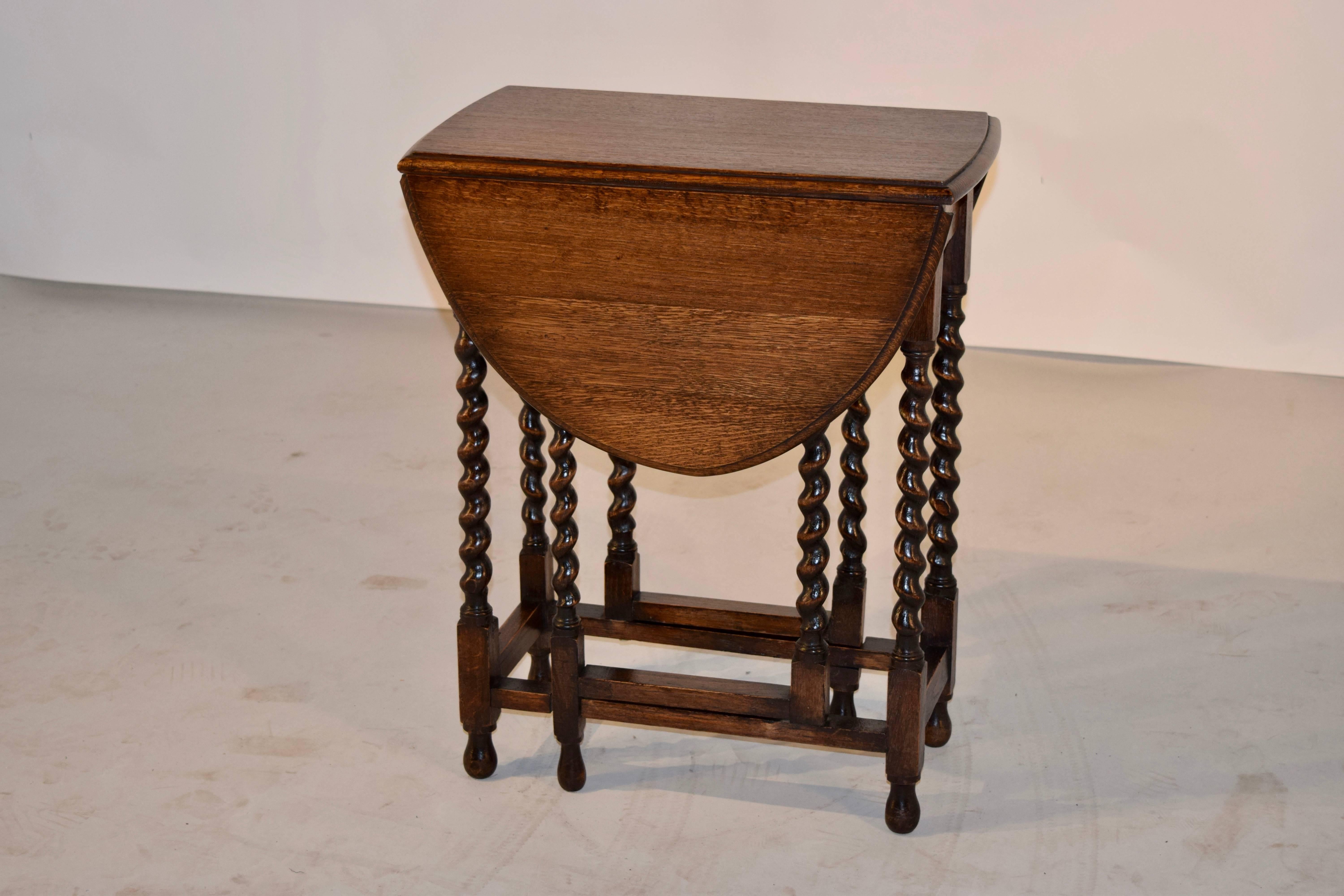 Edwardian English Oak Gateleg Table, circa 1900