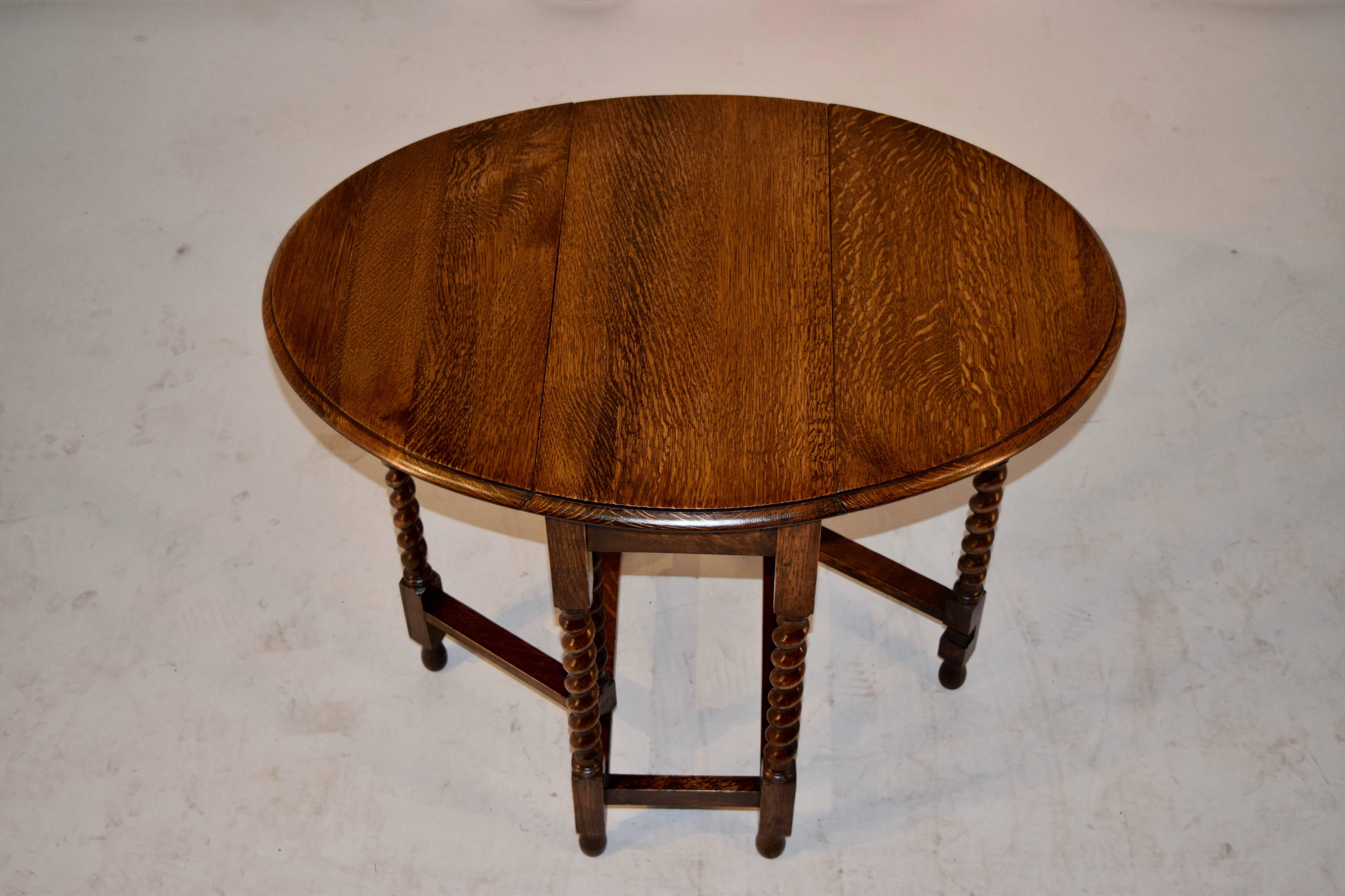 Oak Gateleg Side Table, circa 1900 In Excellent Condition In High Point, NC
