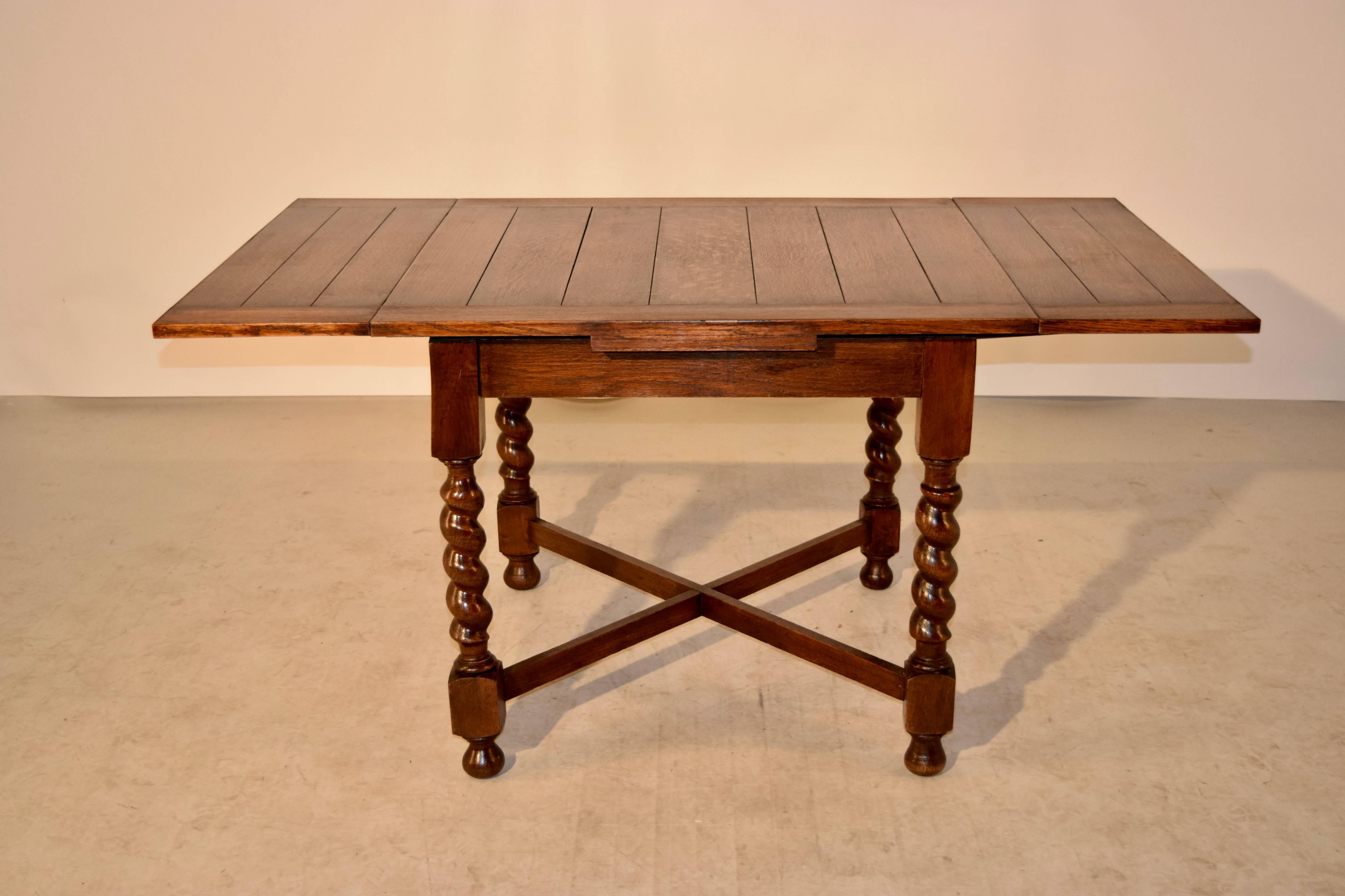English Oak Table with Draw-Leaves, circa 1900 In Excellent Condition In High Point, NC