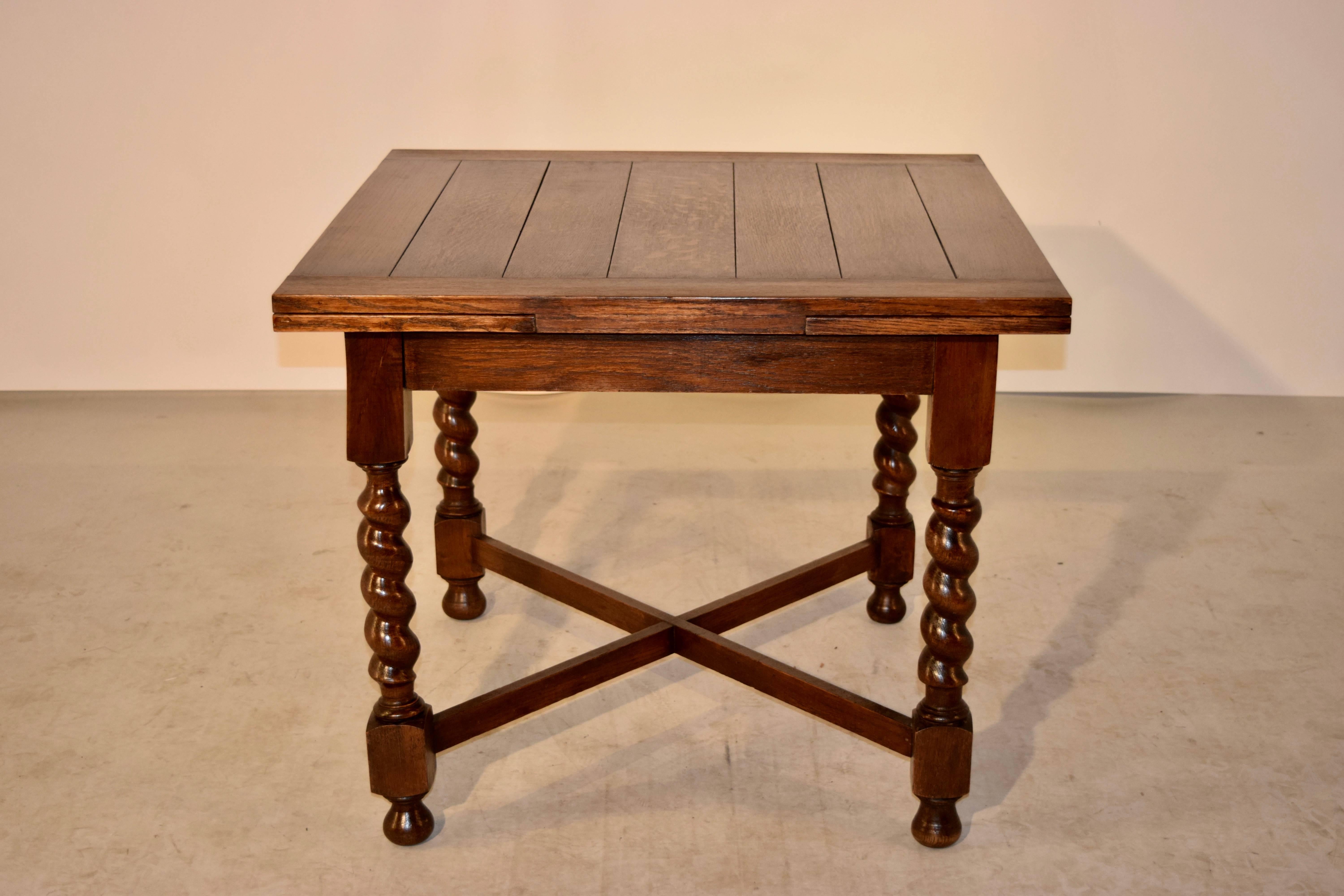 Edwardian English Oak Table with Draw-Leaves, circa 1900