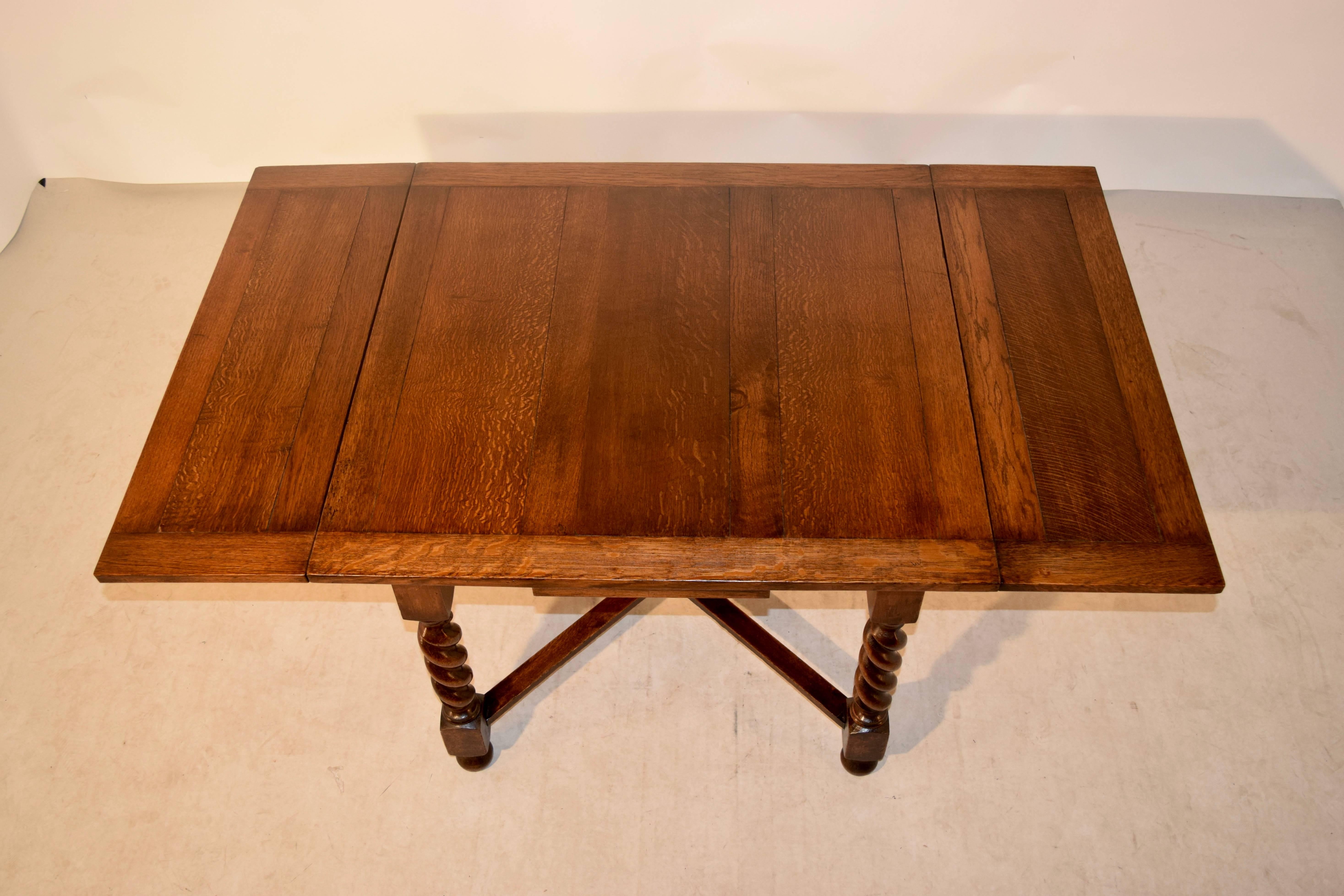 English Table with Draw-Leaves, circa 1900 In Good Condition In High Point, NC