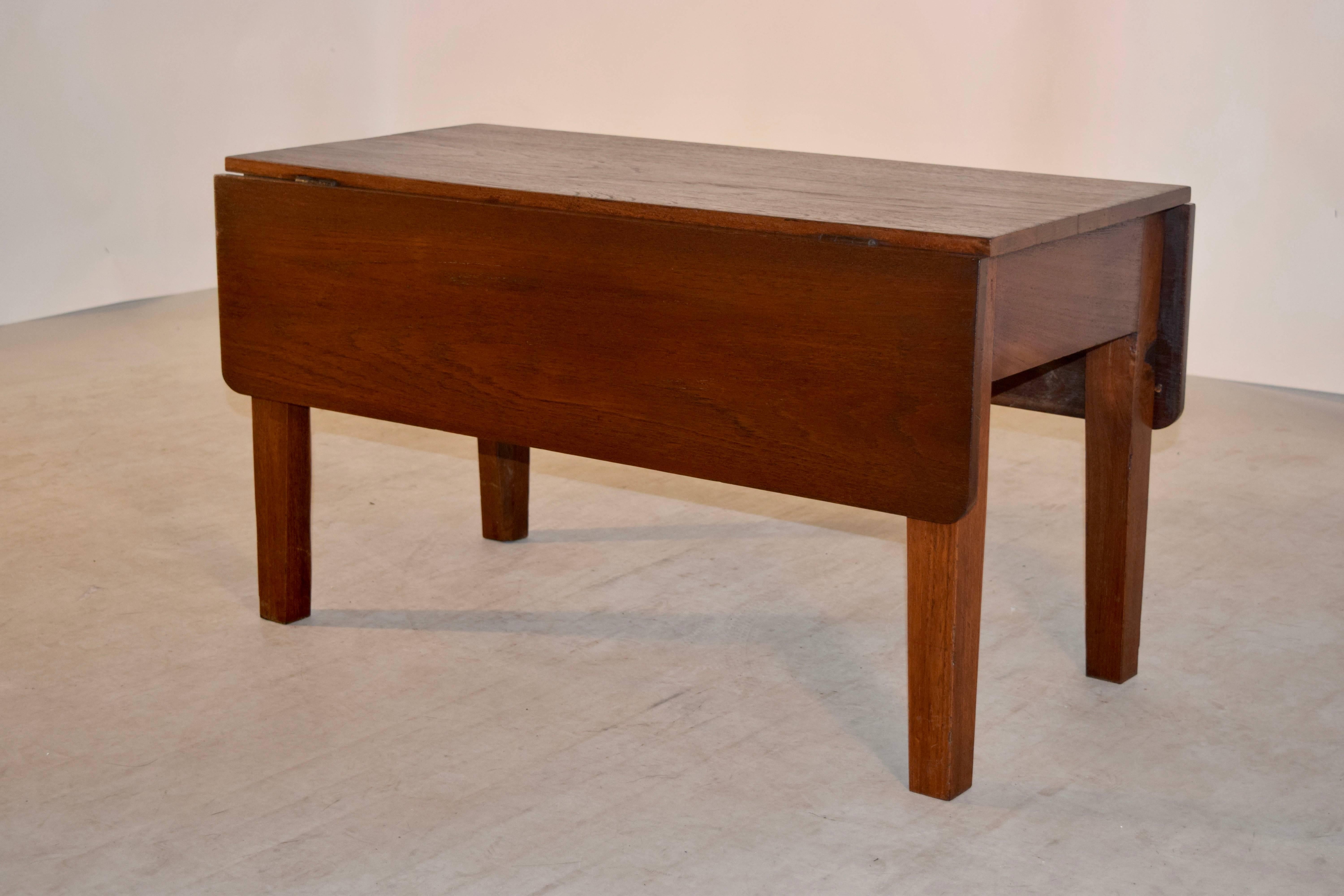 19th Century English coffee table with drop leaves made from Chestnut. It has a single drawer on one end, and is supported on tapered legs. The top open measures 35.75 x 34.75.