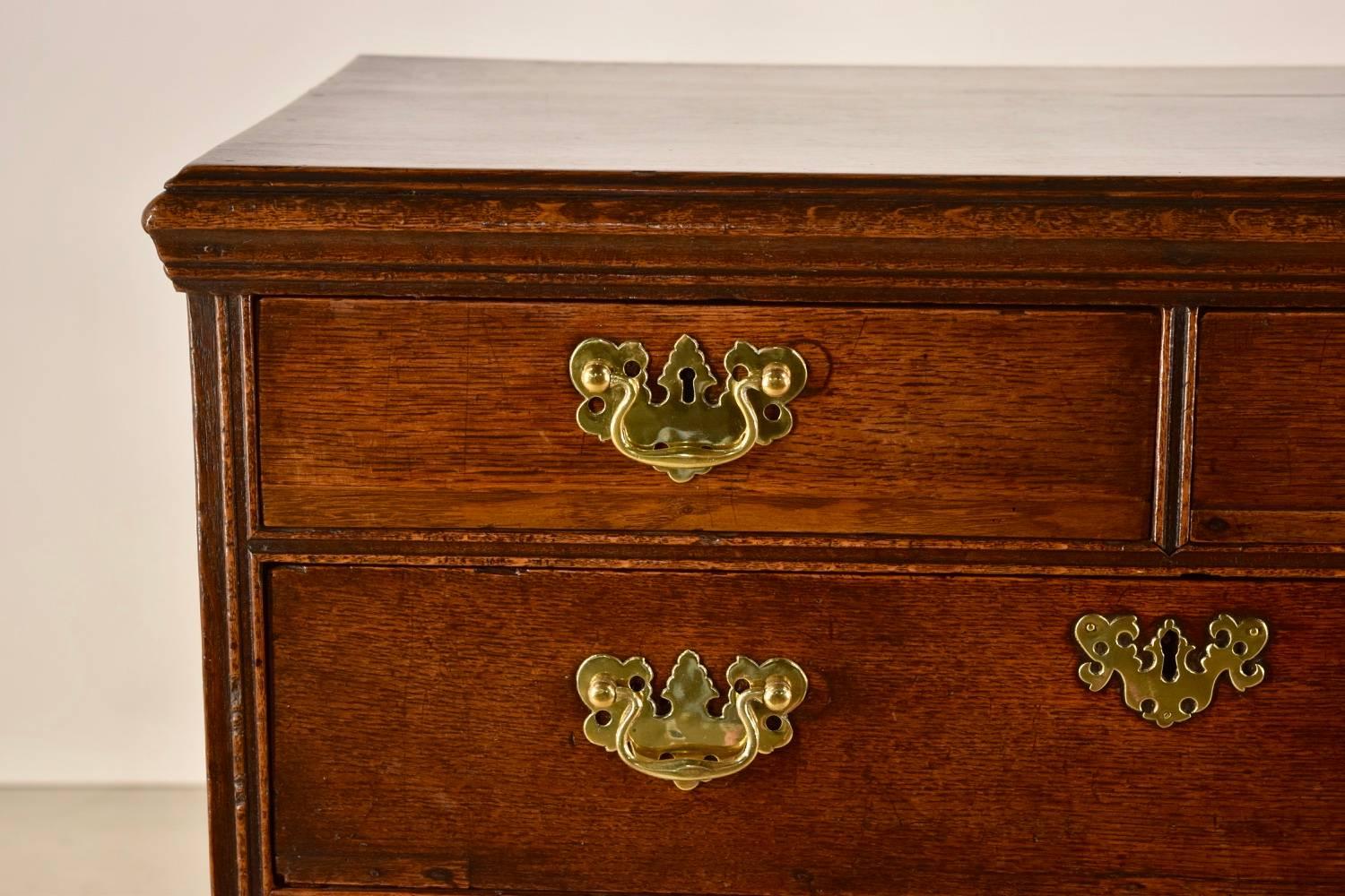 Early 19th Century Oak Chest of Drawers In Good Condition In High Point, NC