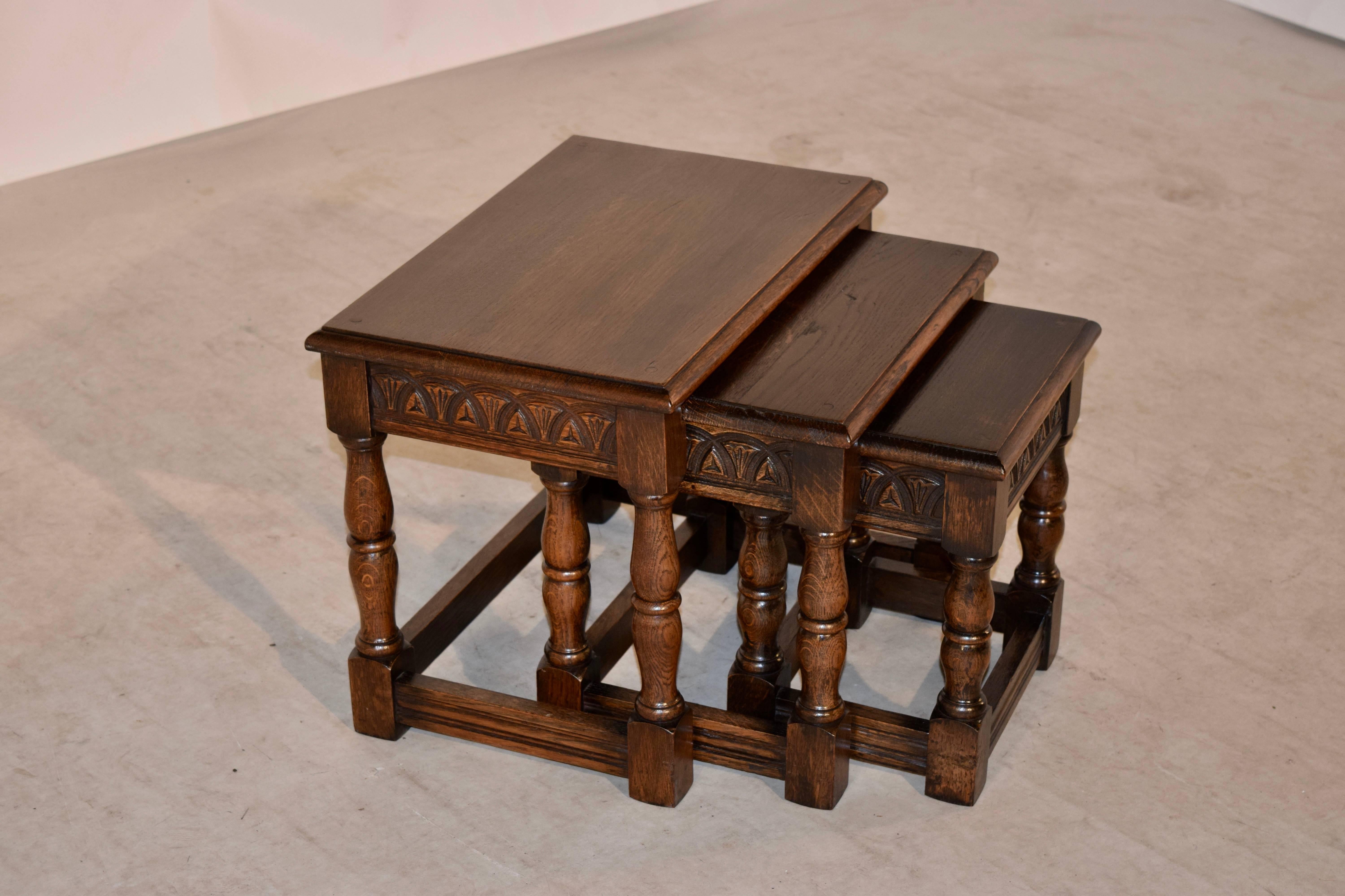 Nest of Three Oak Tables, circa 1900 In Excellent Condition In High Point, NC